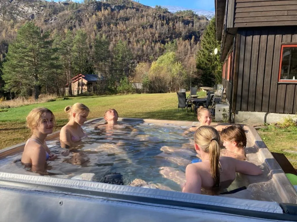 Hot Tub in Voss Lodge Rongastovo