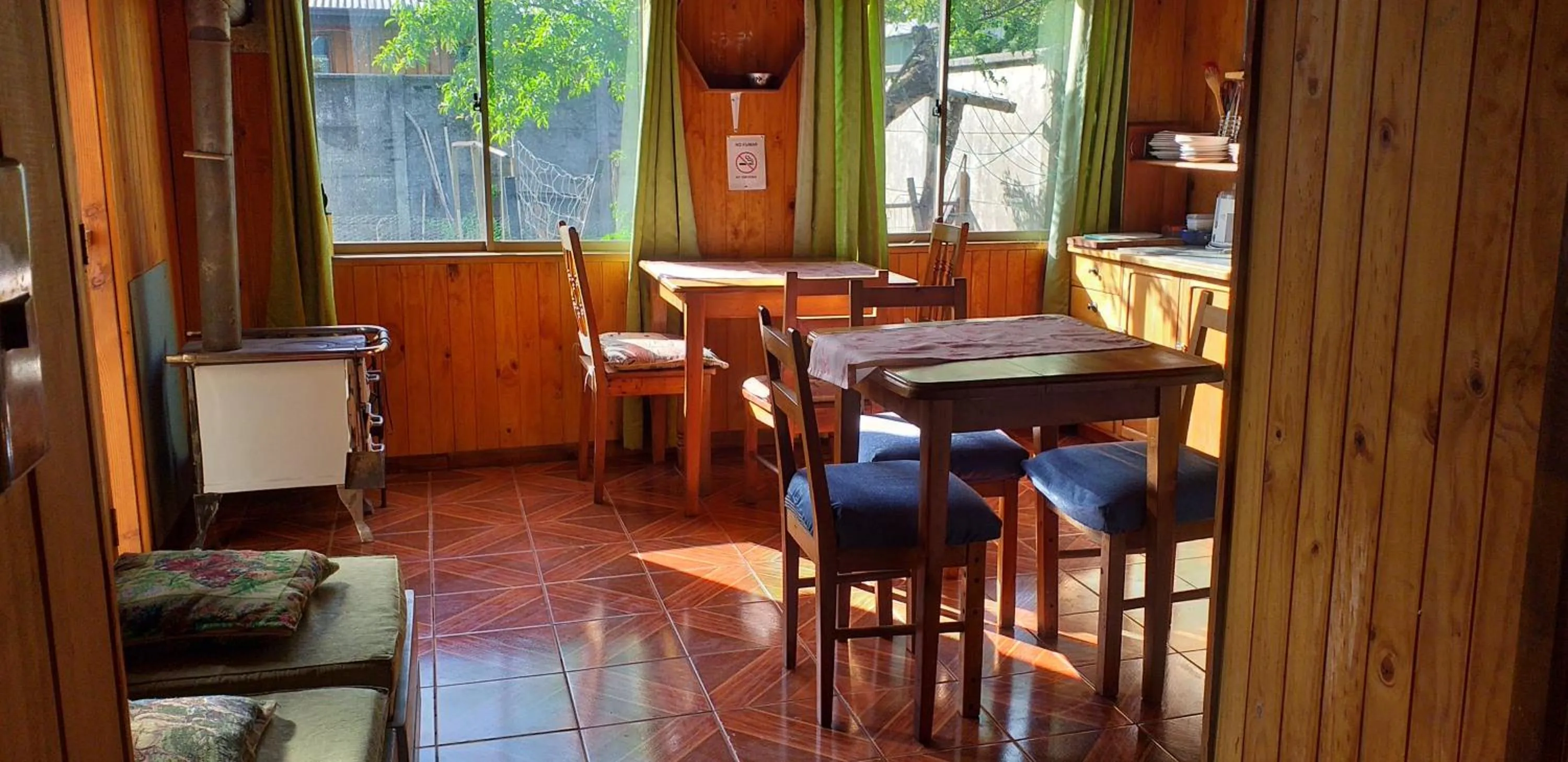 Dining area in Hospedaje Picoyo