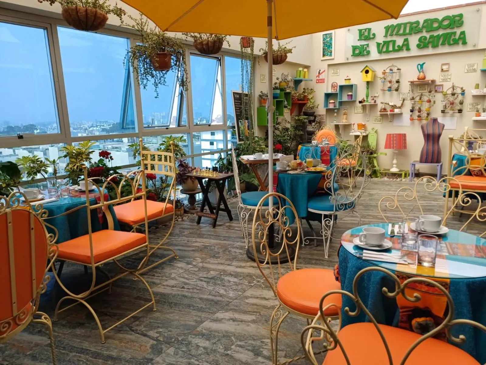 Restaurant/places to eat in Hotel Vila Santa