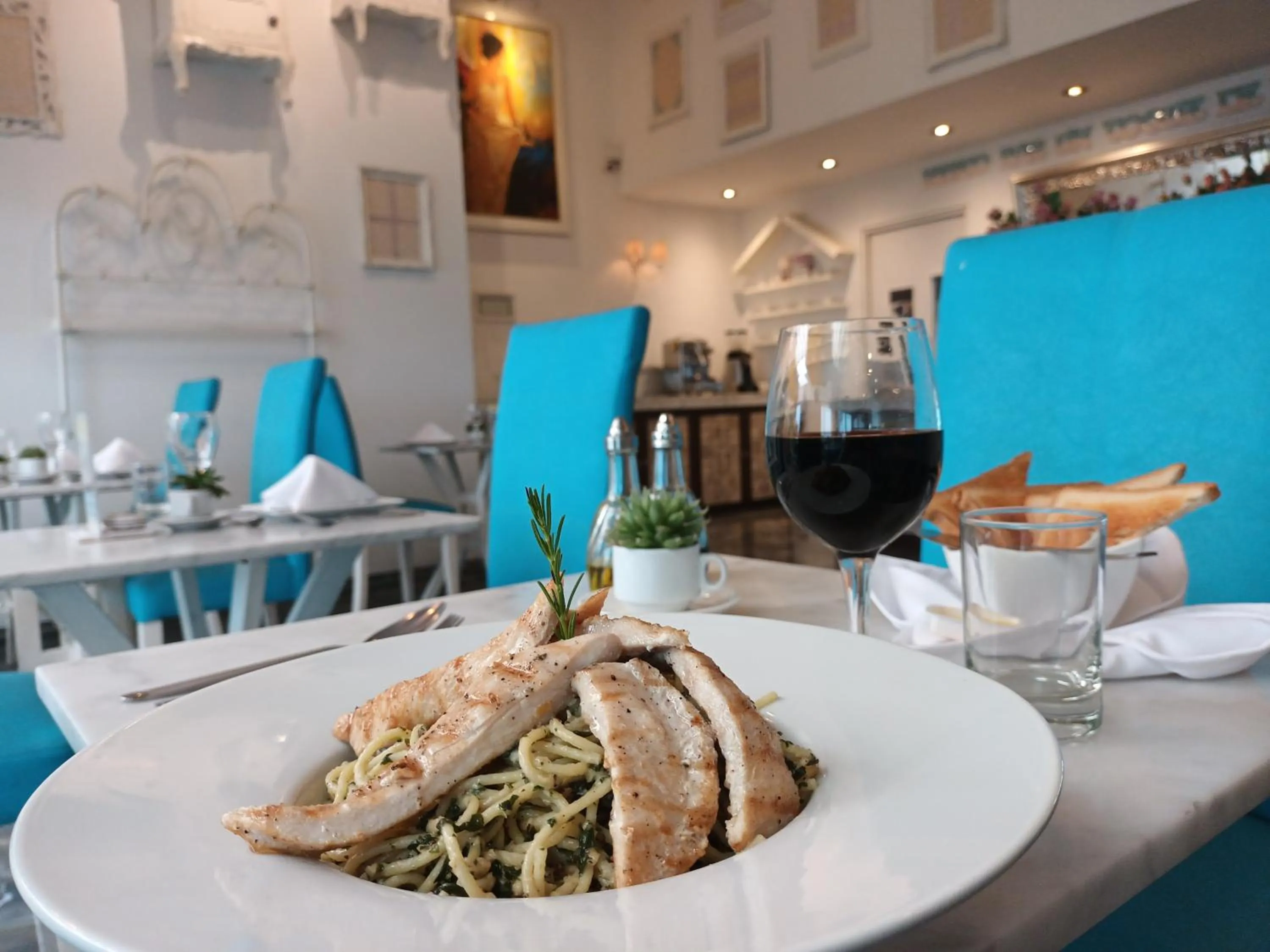 Restaurant/places to eat in Hotel Vila Santa