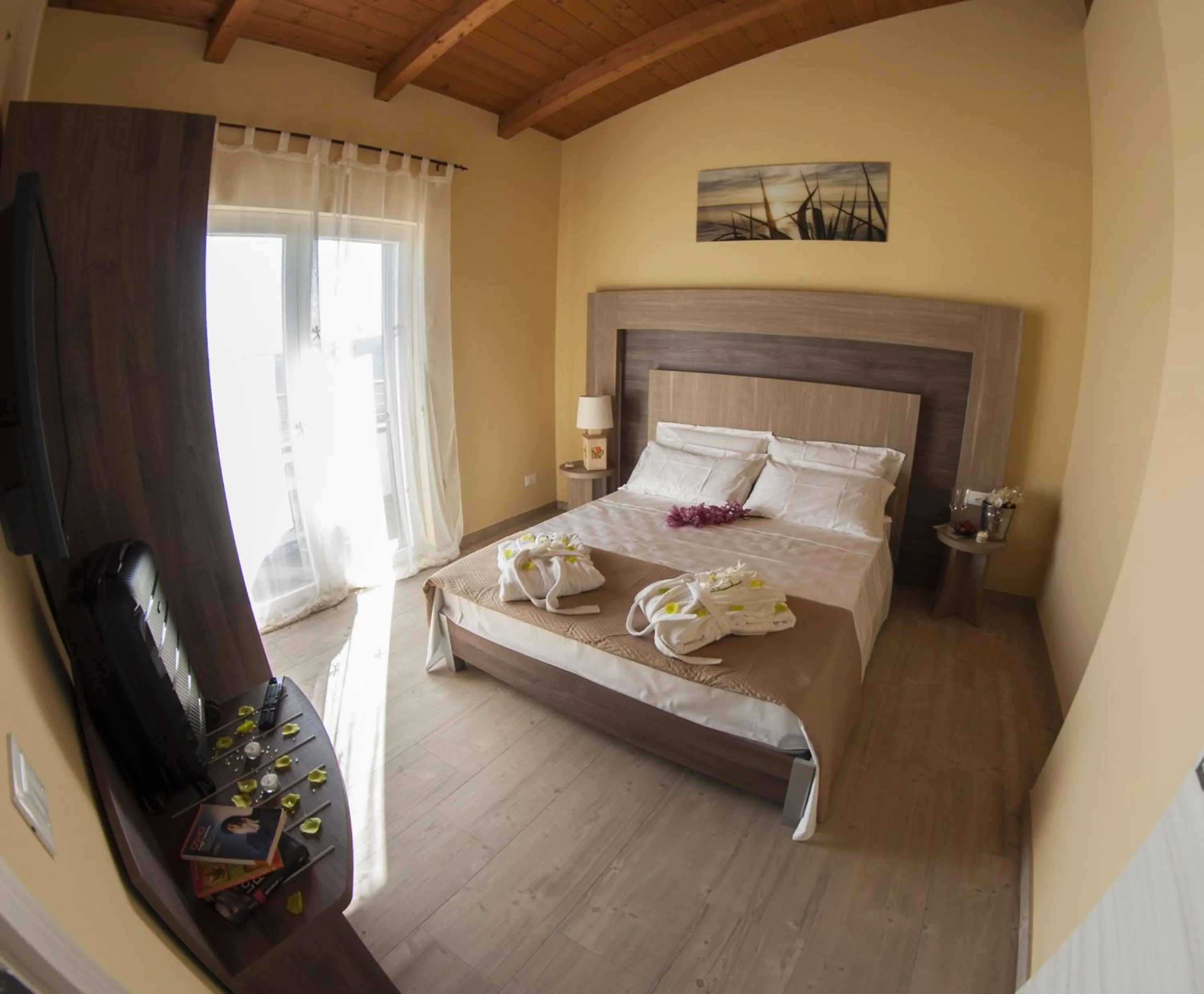 Photo of the whole room, Bed in Cataleya Resort & Spa