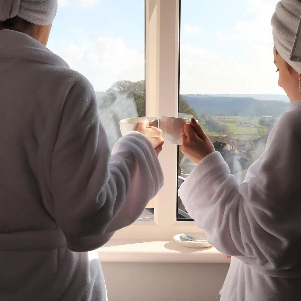 People in The Valley Hotel & Carriage Gardens