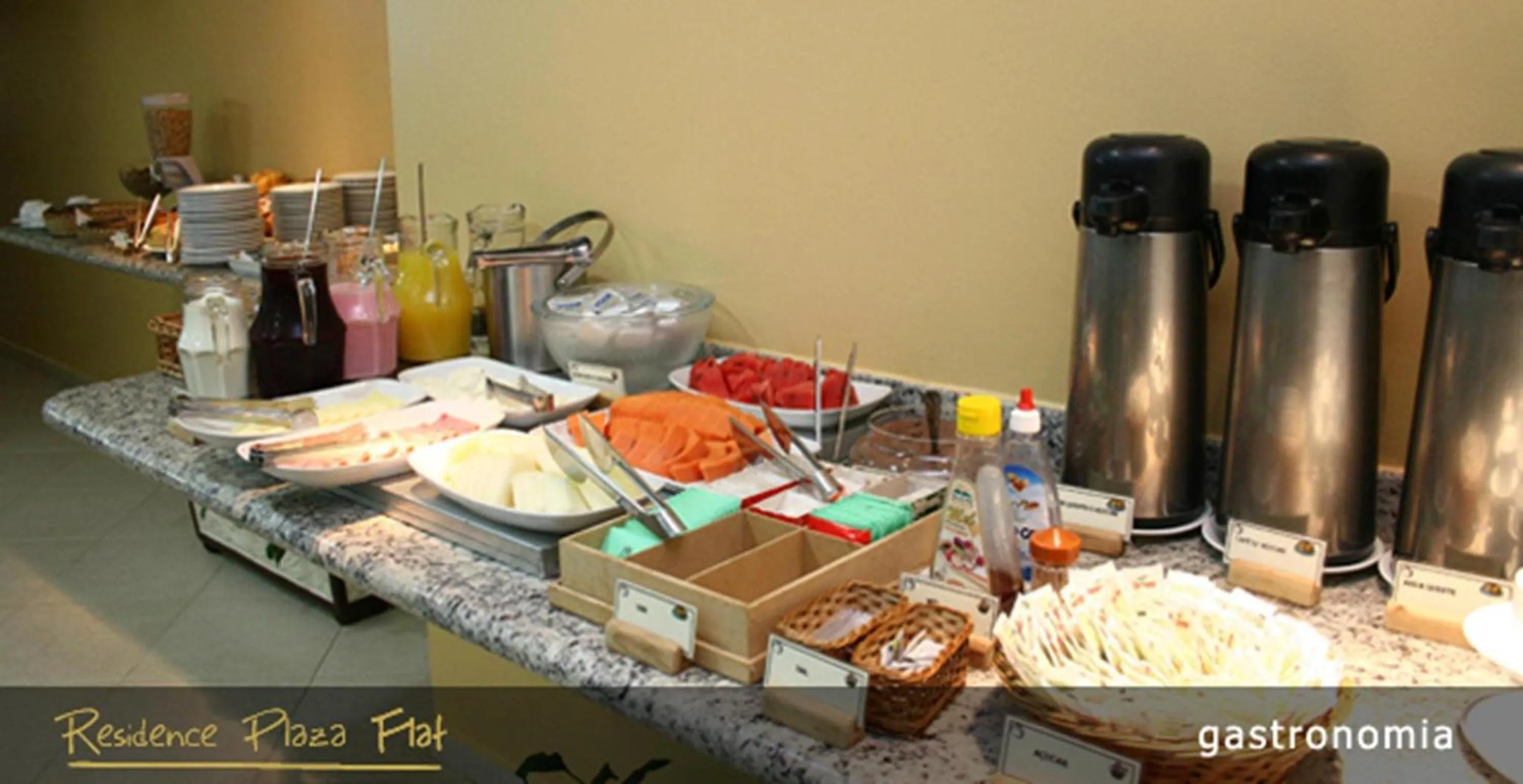 Restaurant/places to eat in Residence Plaza Flat