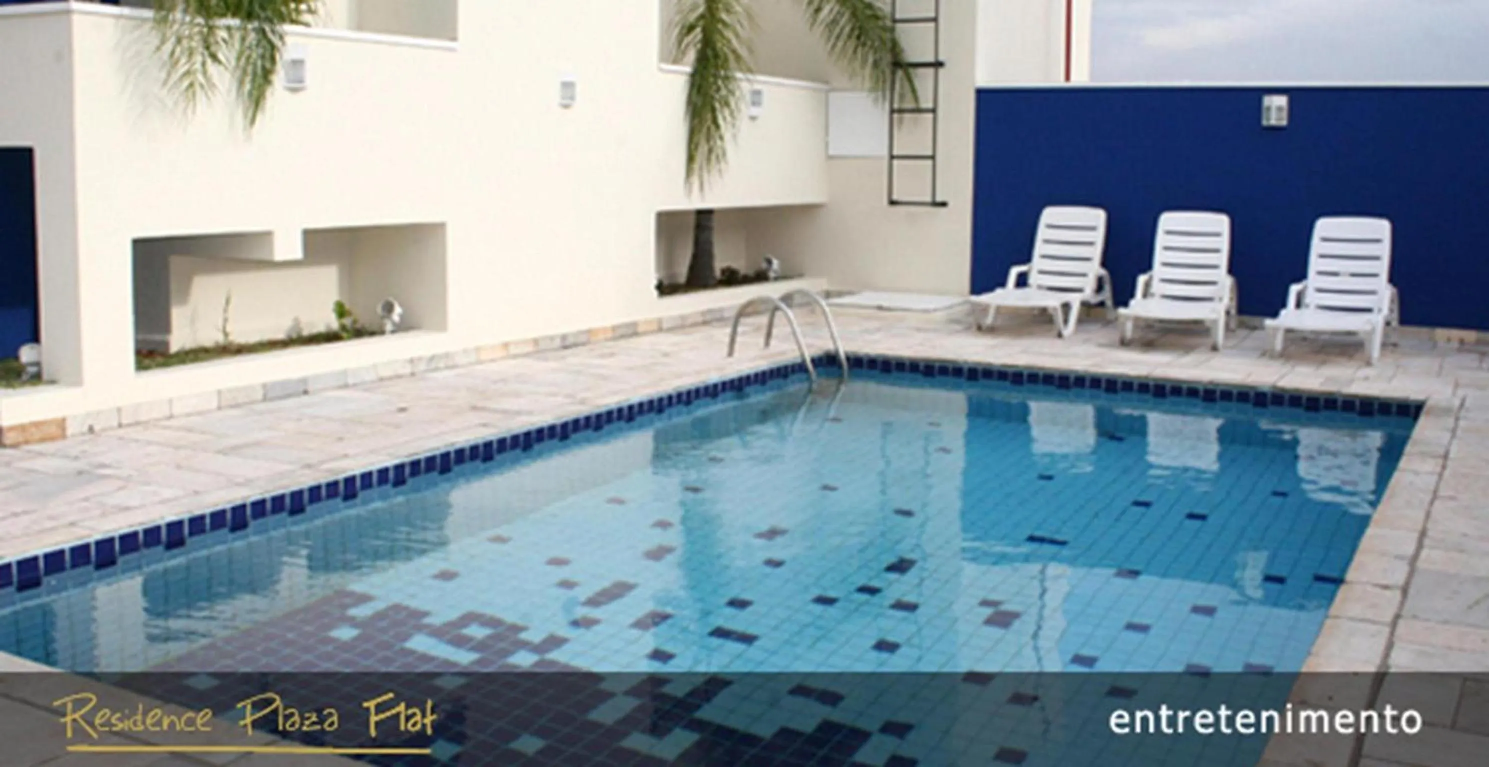 Swimming pool in Residence Plaza Flat
