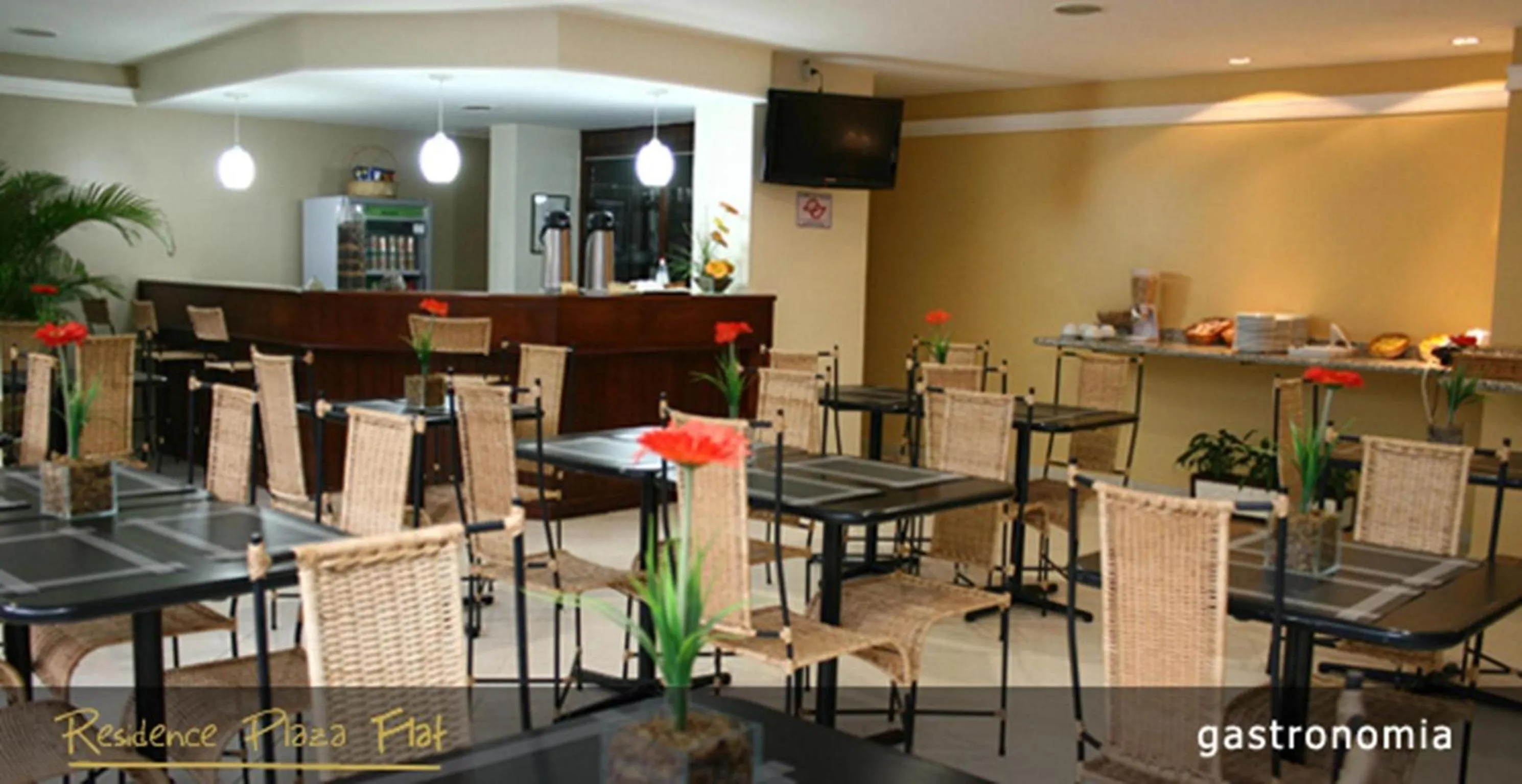 Restaurant/places to eat in Residence Plaza Flat
