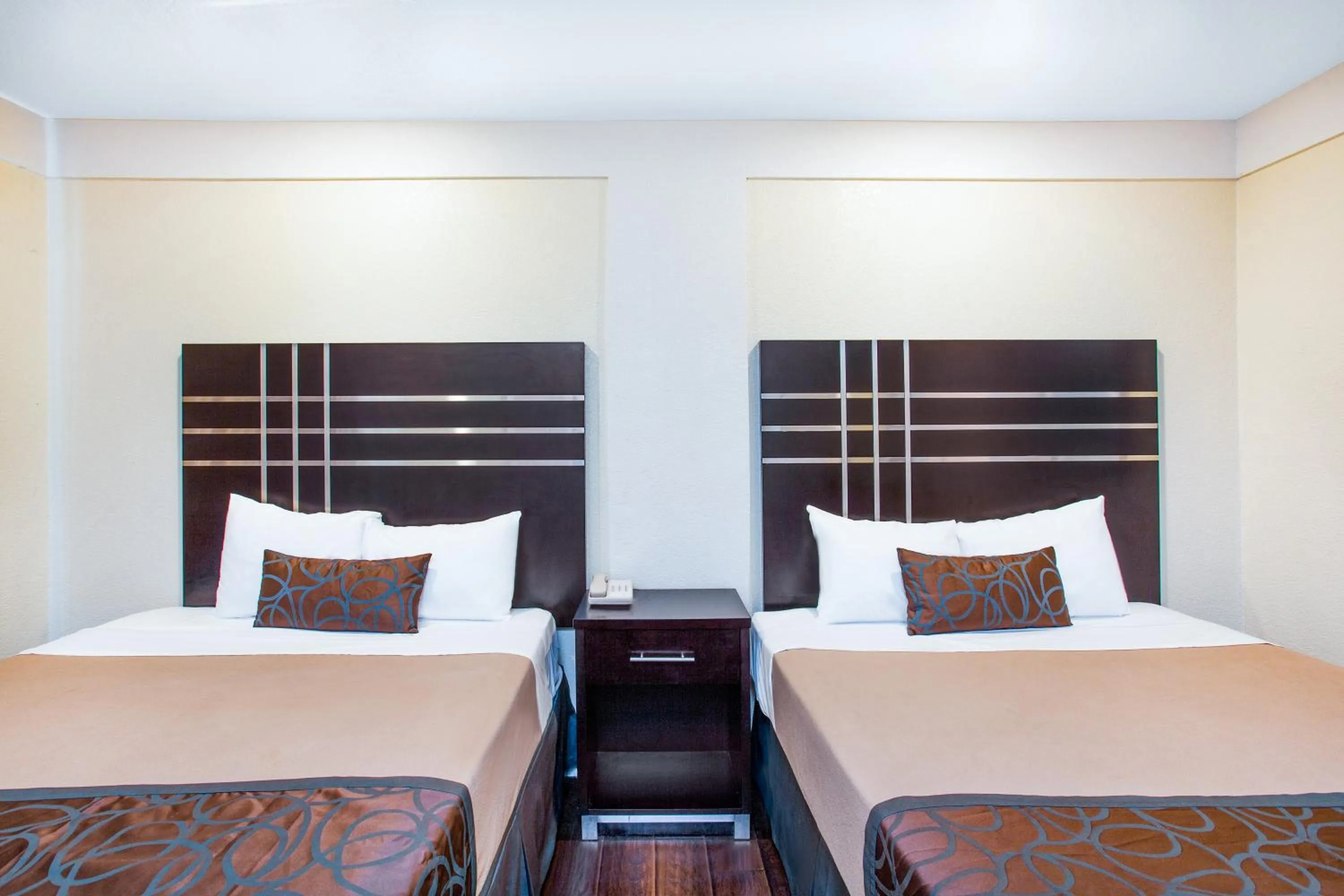 Bedroom in Travelodge by Wyndham Fresno Yosemite Area