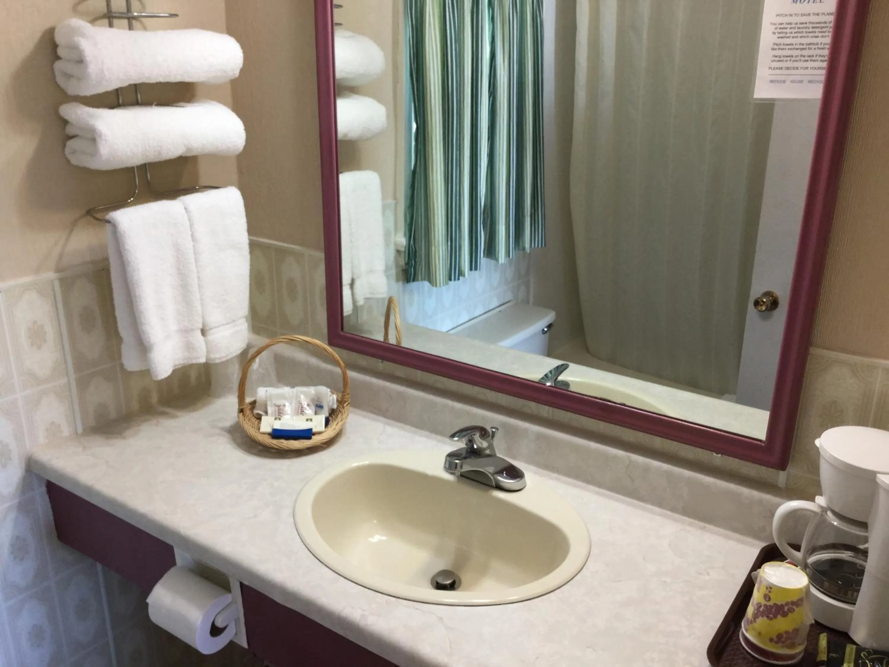 Bathroom in Country Squire Motel