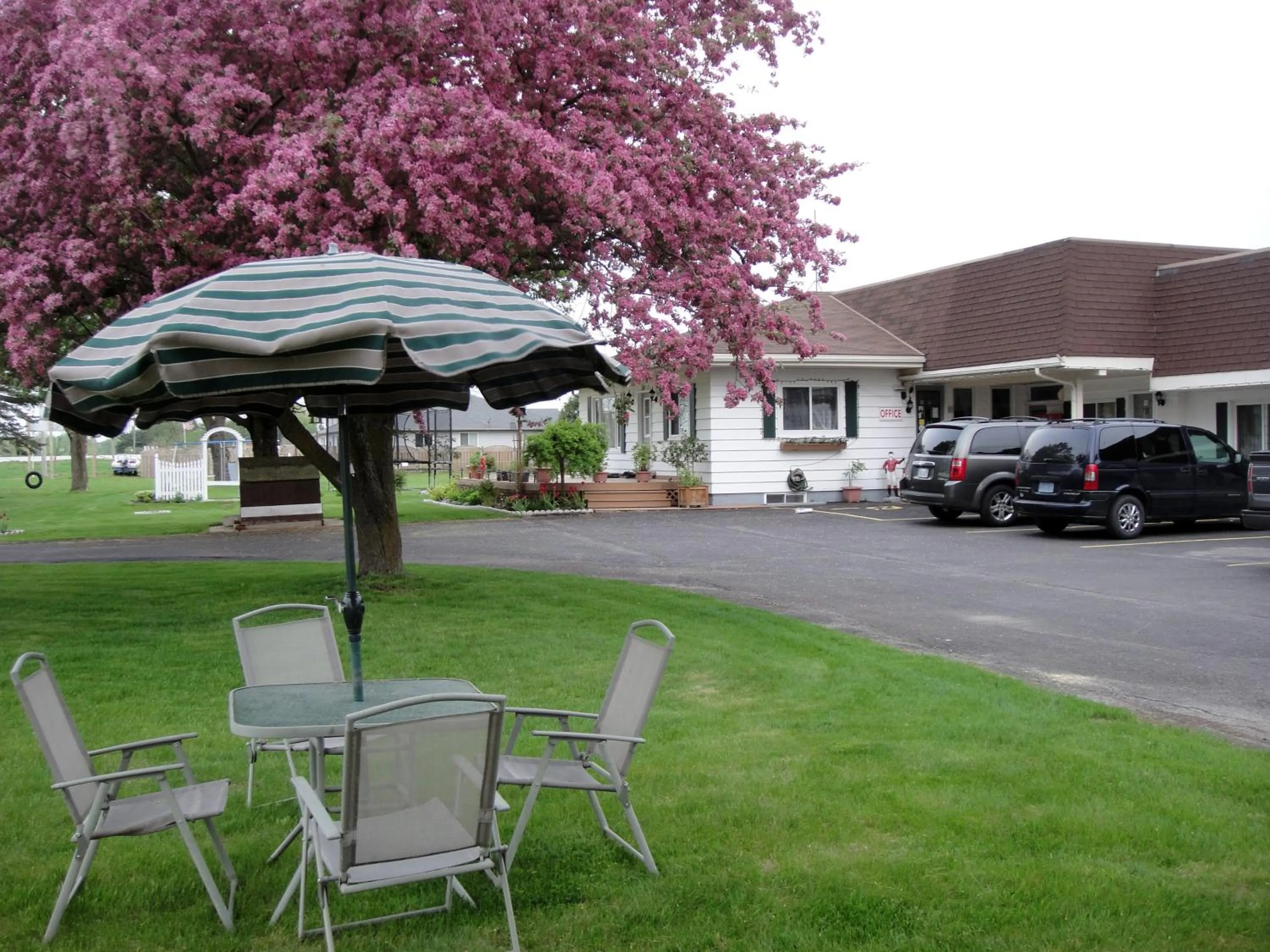 Spring in Country Squire Motel