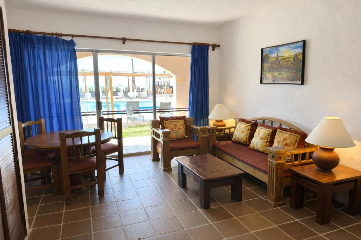 Living room in Hotel Quijote Inn