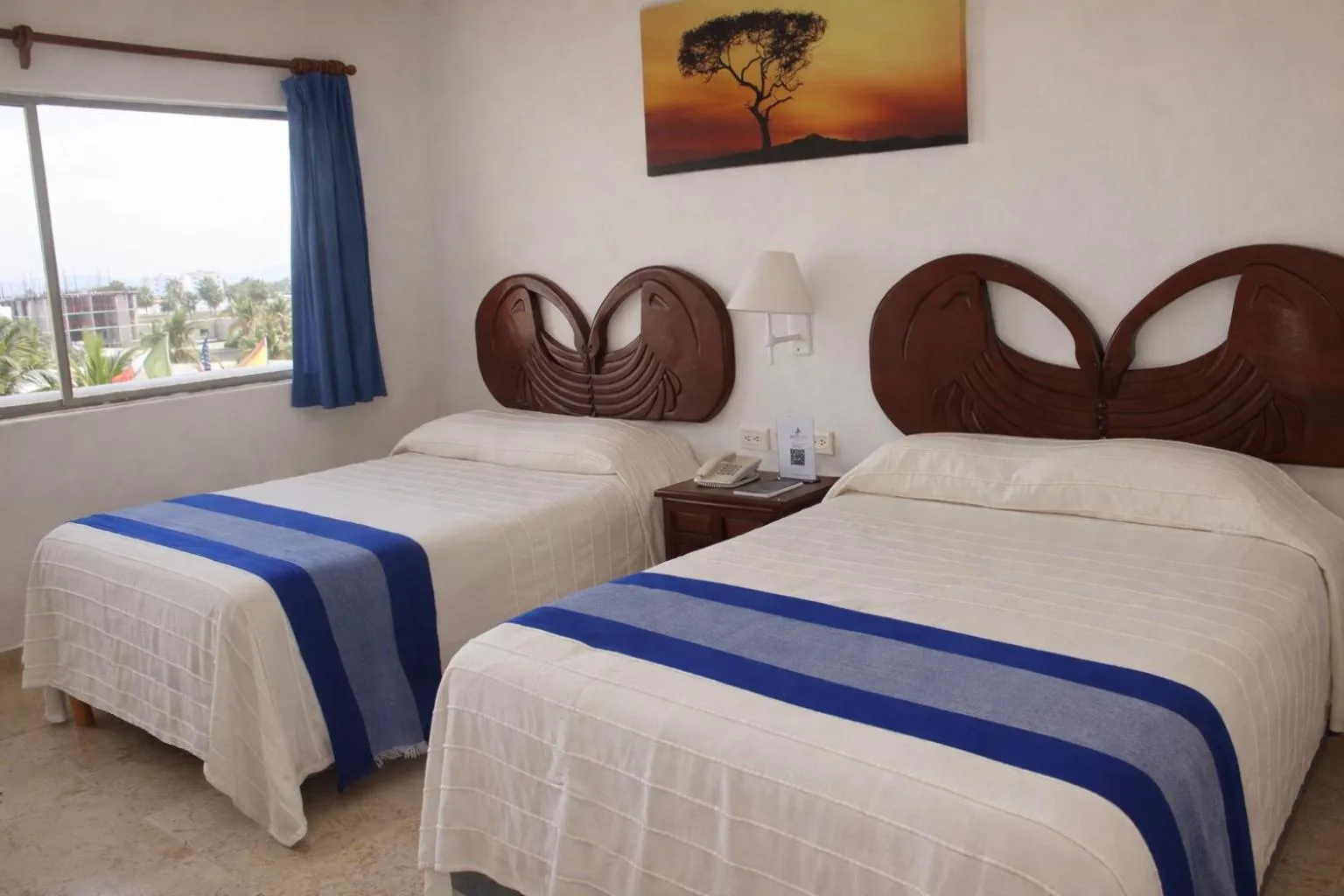 Bed in Hotel Quijote Inn