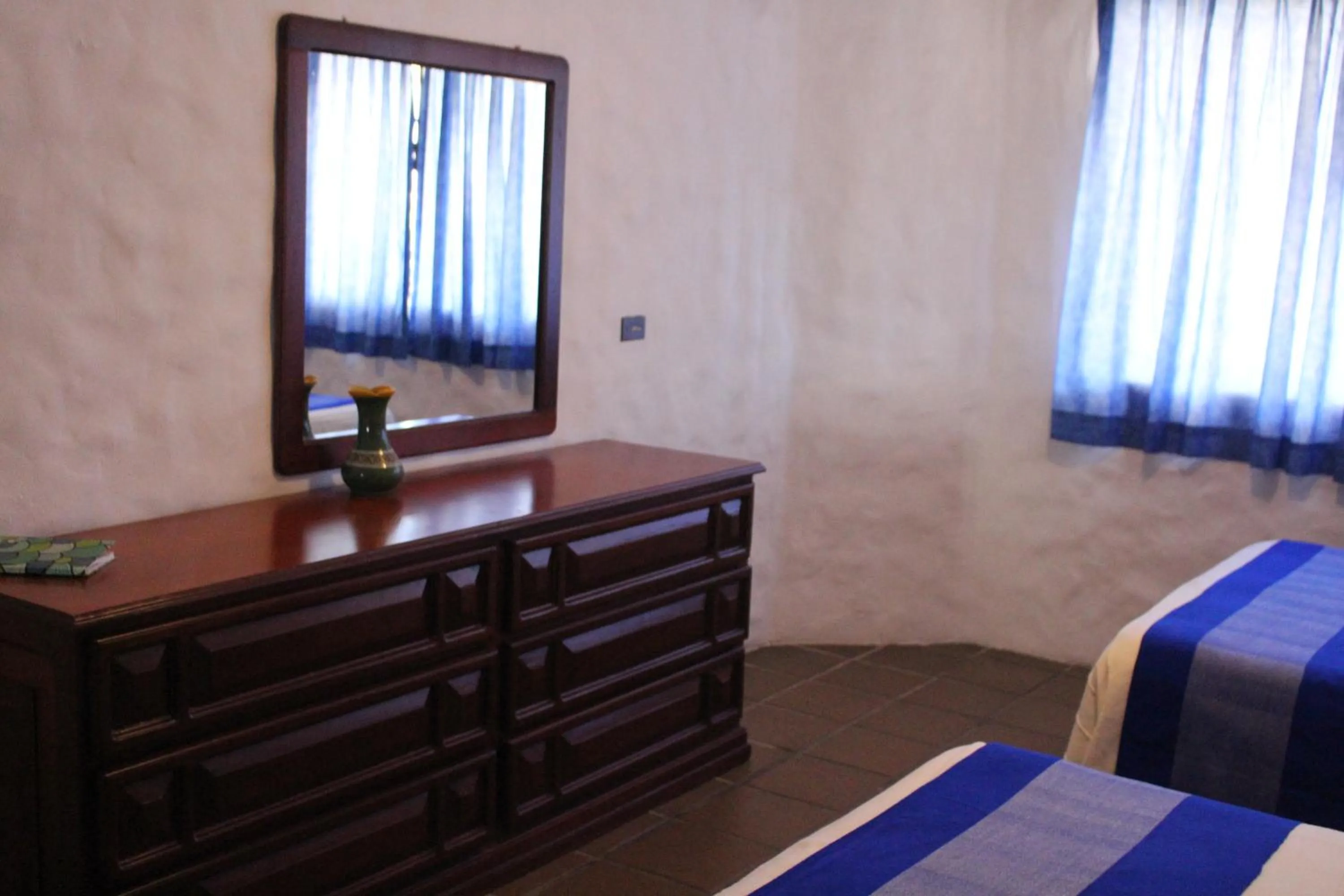 Bed in Hotel Quijote Inn