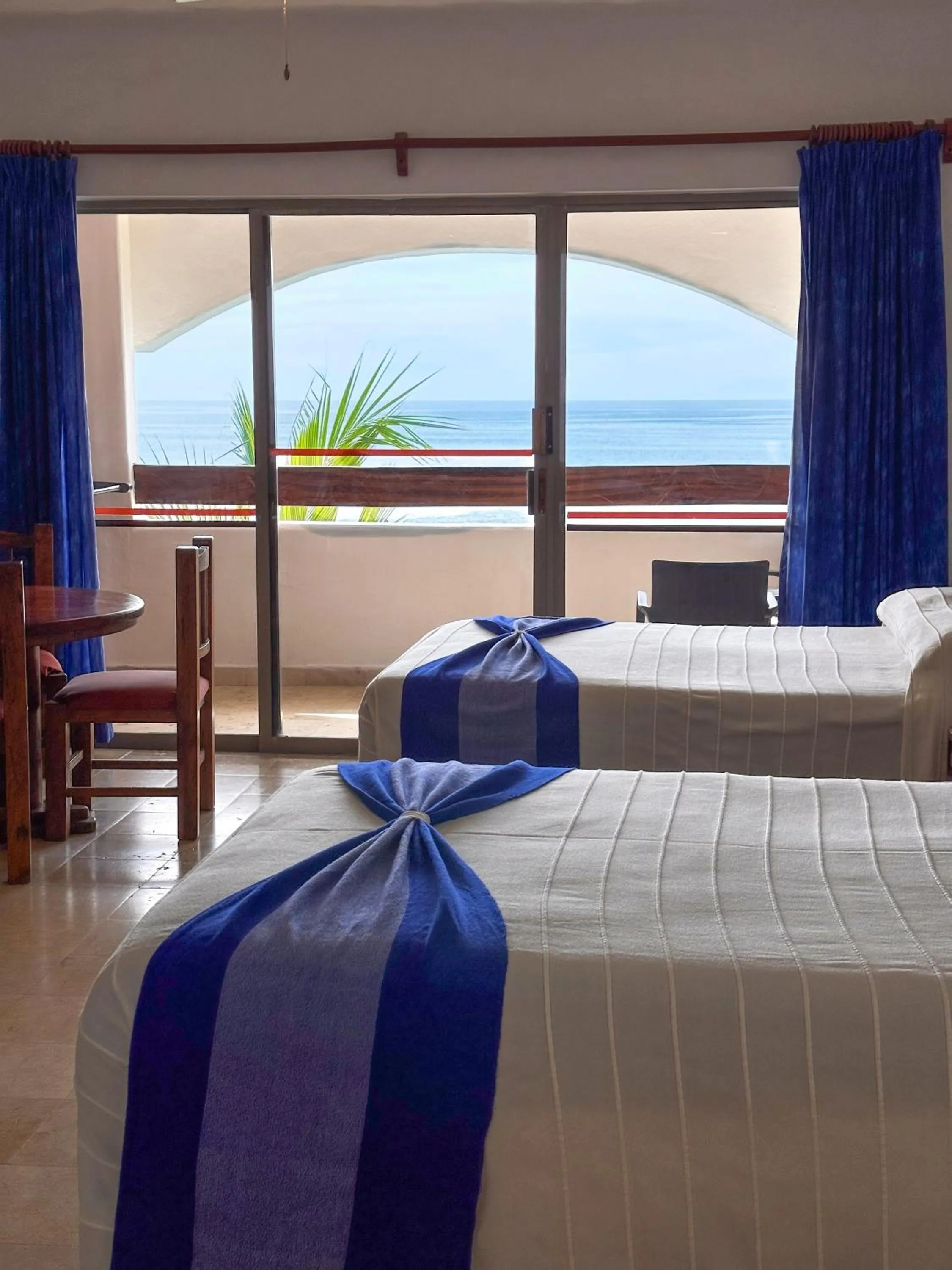 Bed in Hotel Quijote Inn