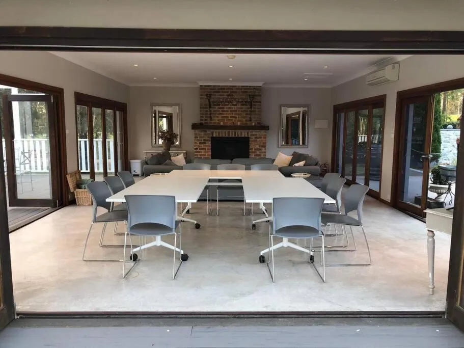 Meeting/conference room in Thistle Hill Guesthouse - walk to many wineries and restaurants