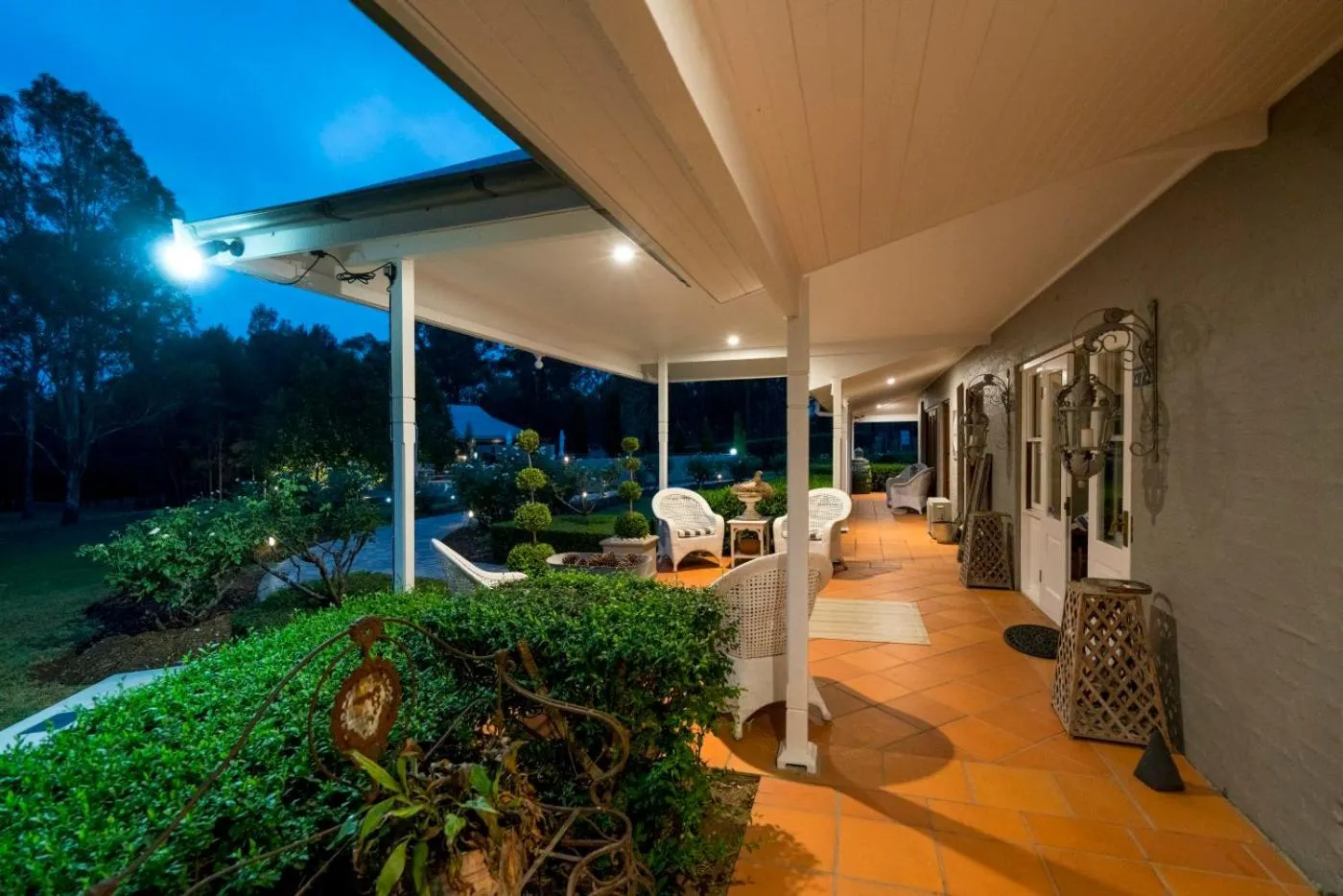 Property building in Thistle Hill Guesthouse - walk to many wineries and restaurants