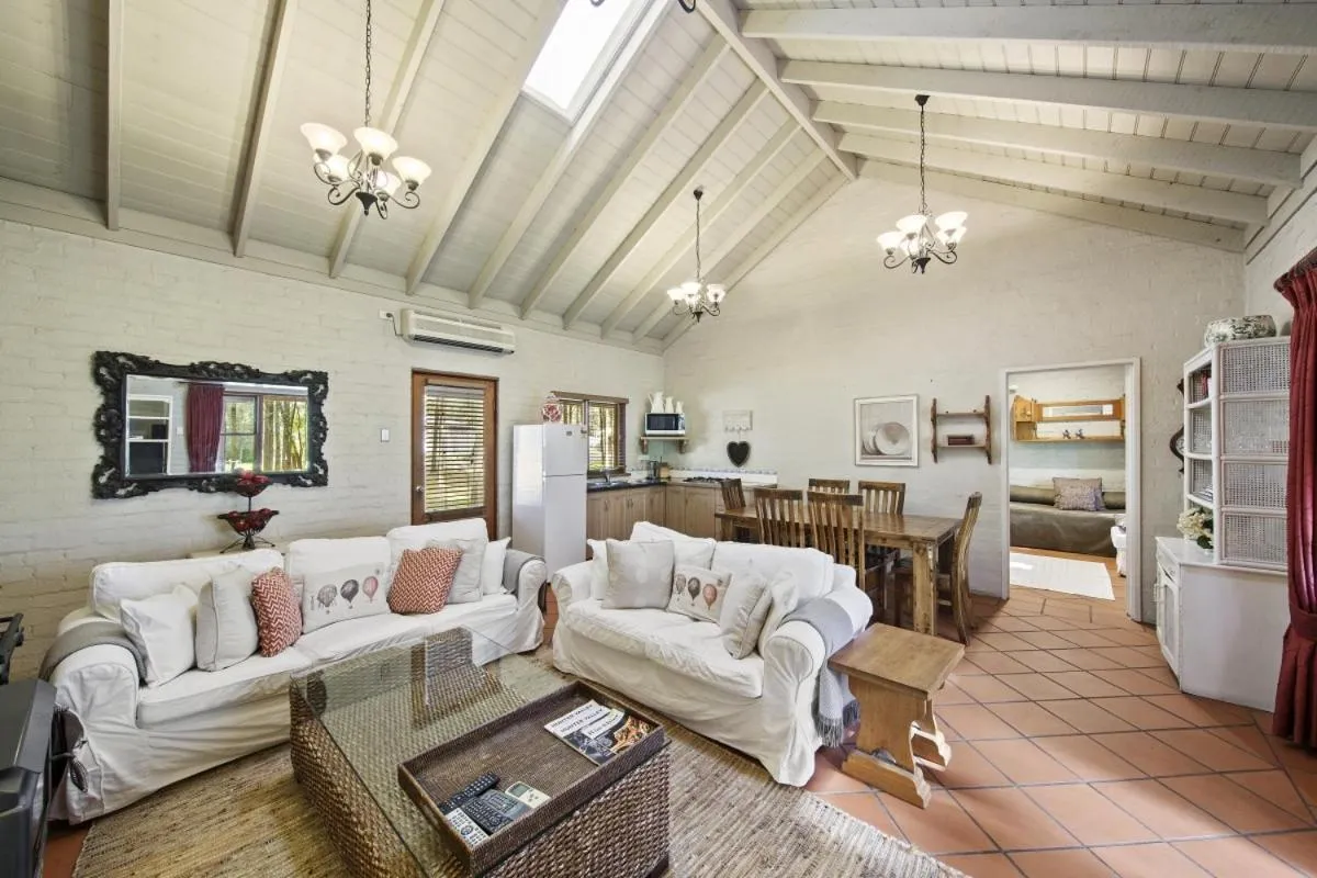 Thistle Hill Guesthouse - walk to many wineries and restaurants