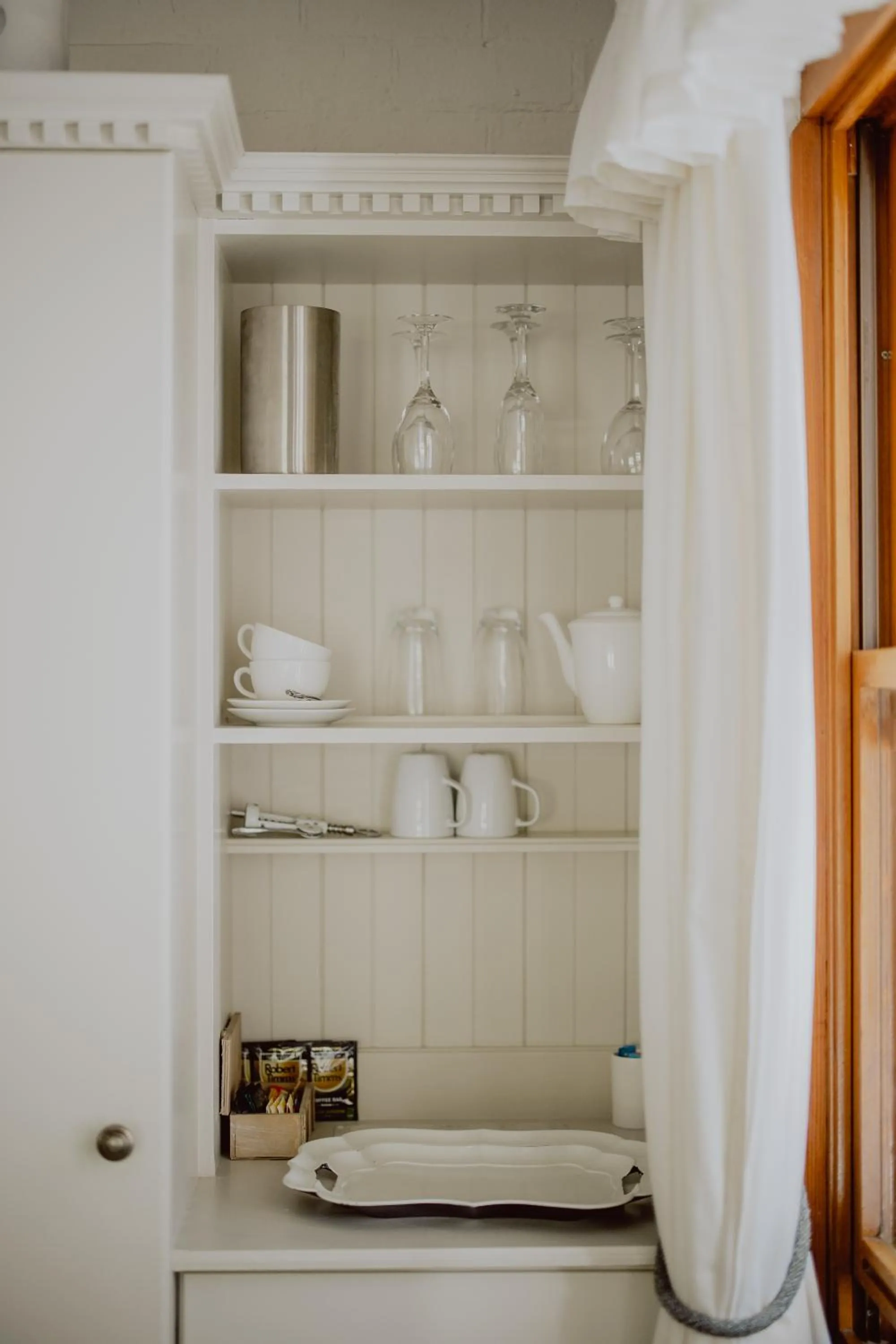 Kitchen or kitchenette in Thistle Hill Guesthouse - walk to many wineries and restaurants