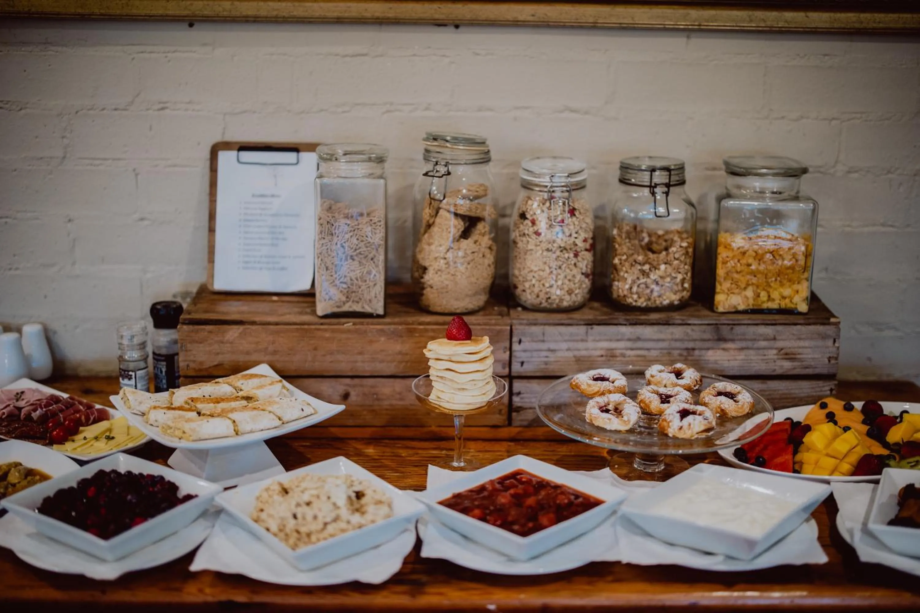 Breakfast in Thistle Hill Guesthouse - walk to many wineries and restaurants