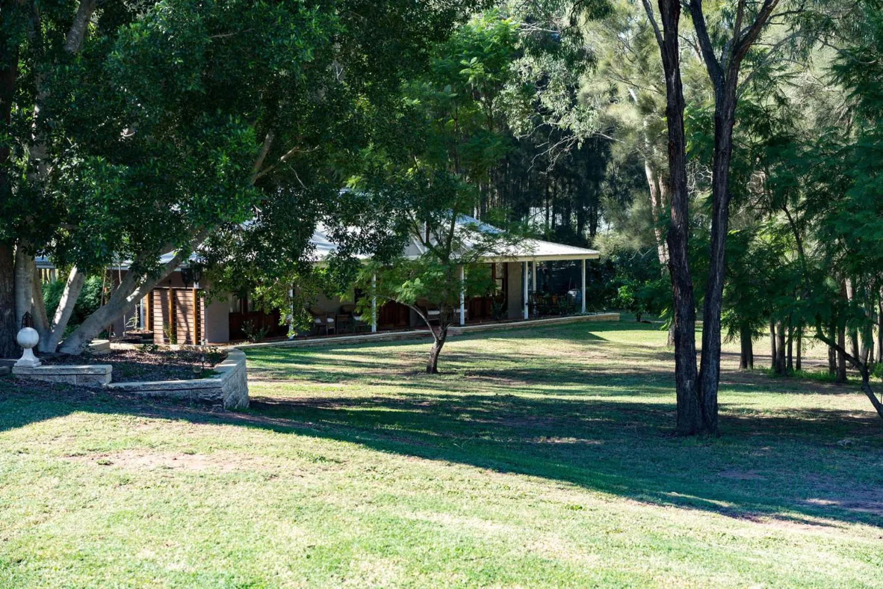 Thistle Hill Guesthouse - walk to many wineries and restaurants