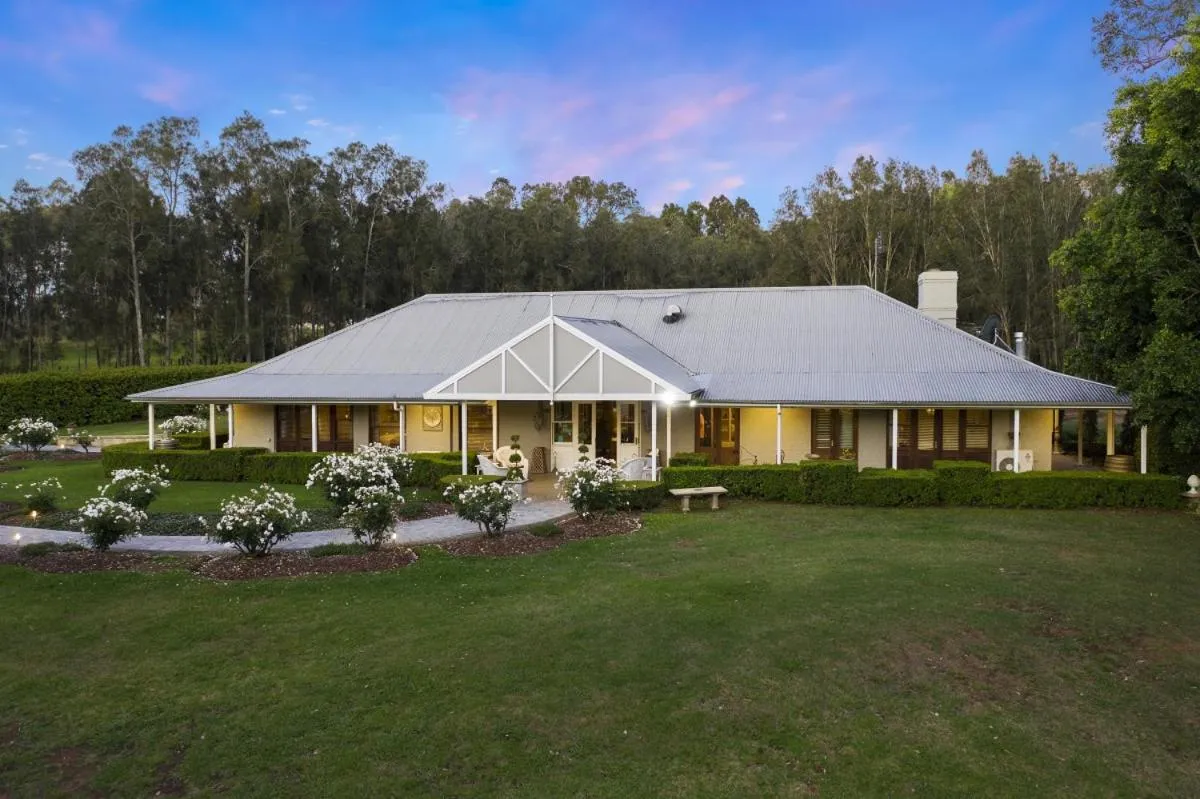 Property building in Thistle Hill Guesthouse - walk to many wineries and restaurants