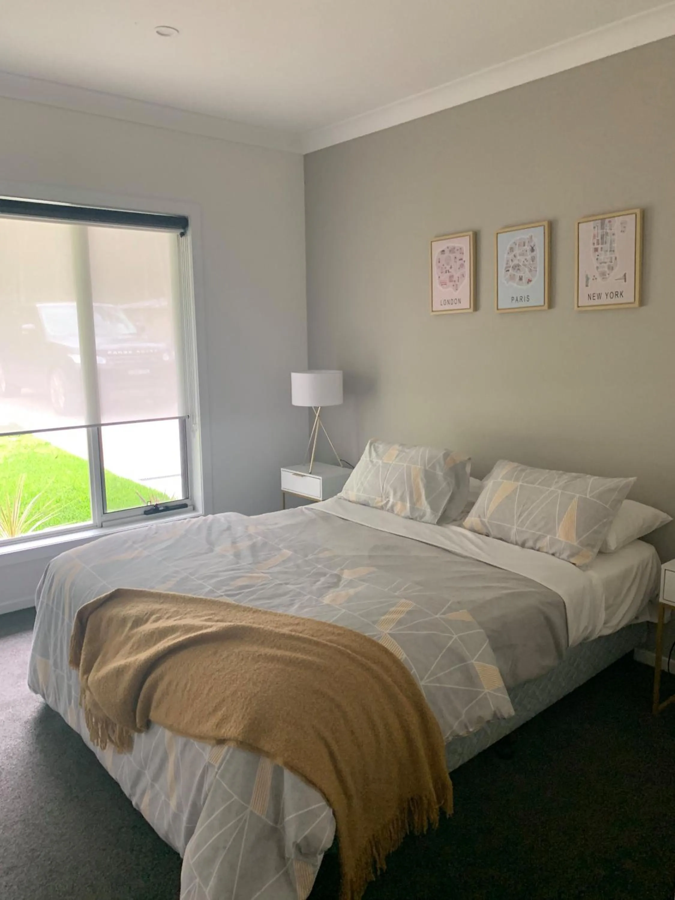 Bedroom, Bed in Thistle Hill Guesthouse - walk to many wineries and restaurants