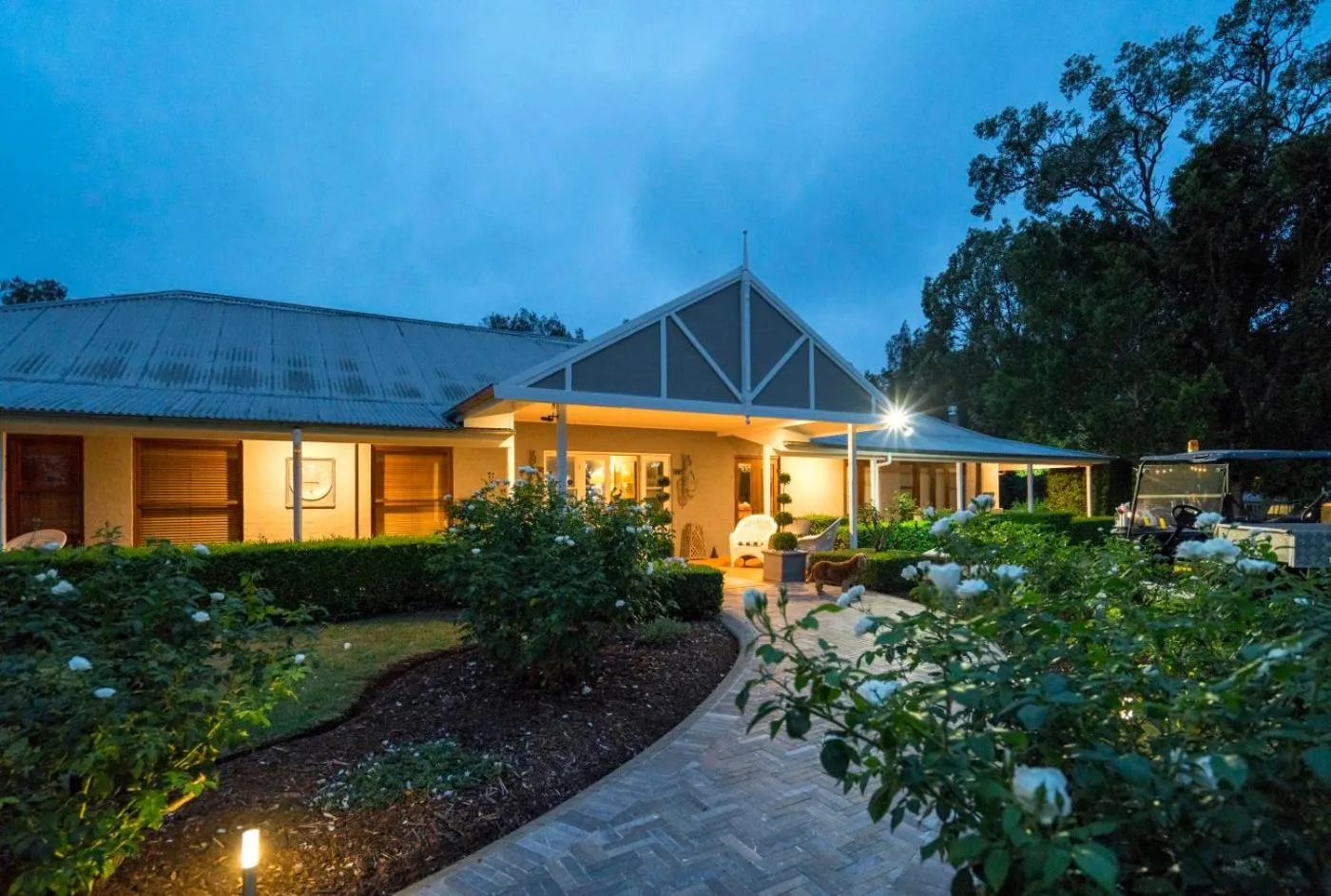 Property building in Thistle Hill Guesthouse - walk to many wineries and restaurants