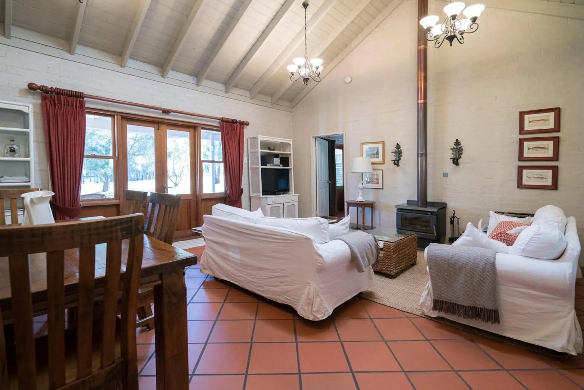 Thistle Hill Guesthouse - walk to many wineries and restaurants