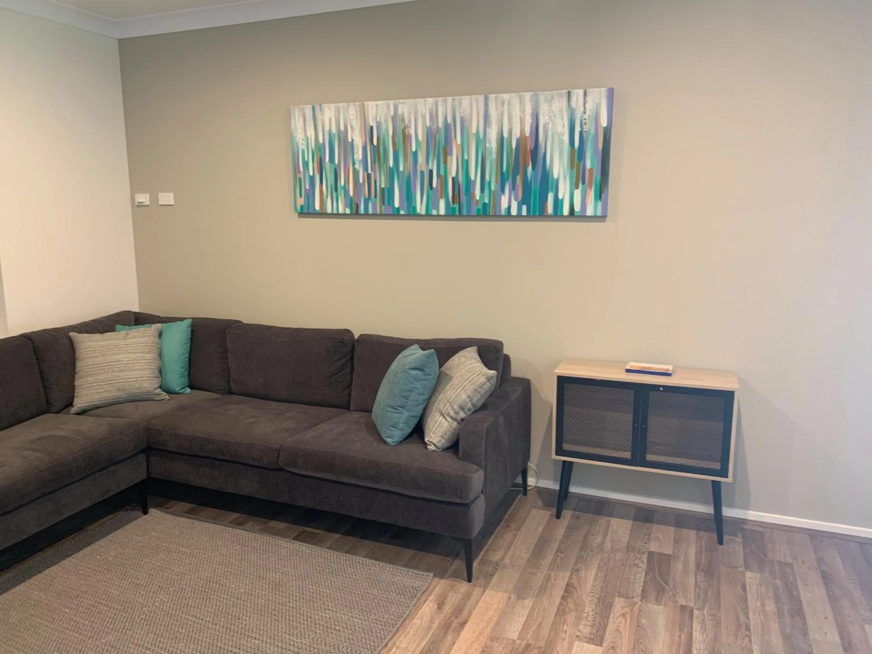 Living room in Thistle Hill Guesthouse - walk to many wineries and restaurants