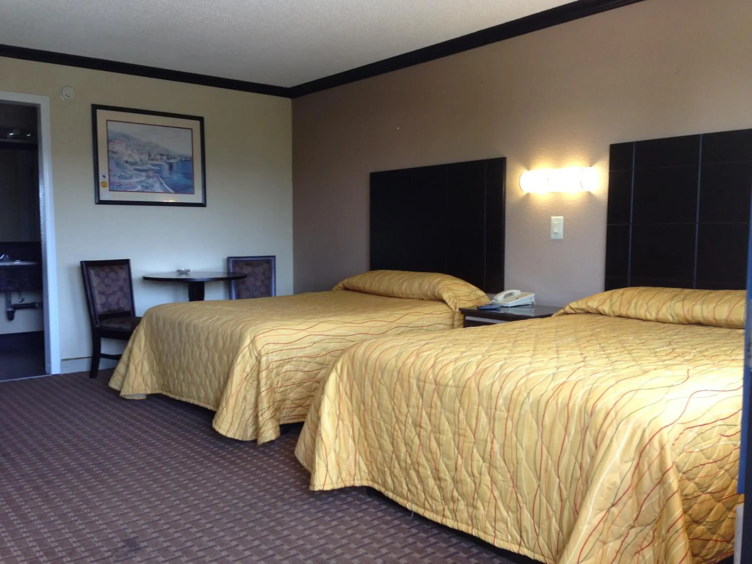 Double Room with Two Double Beds in Del Amo Inn Double Room with Two Double Beds in Del Amo Inn