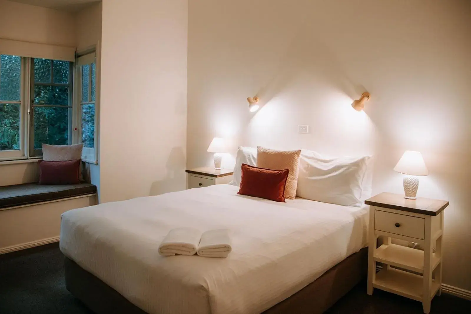 Bed in Federation Gardens & Possums Hideaway Bed in Federation Gardens & Possums Hideaway