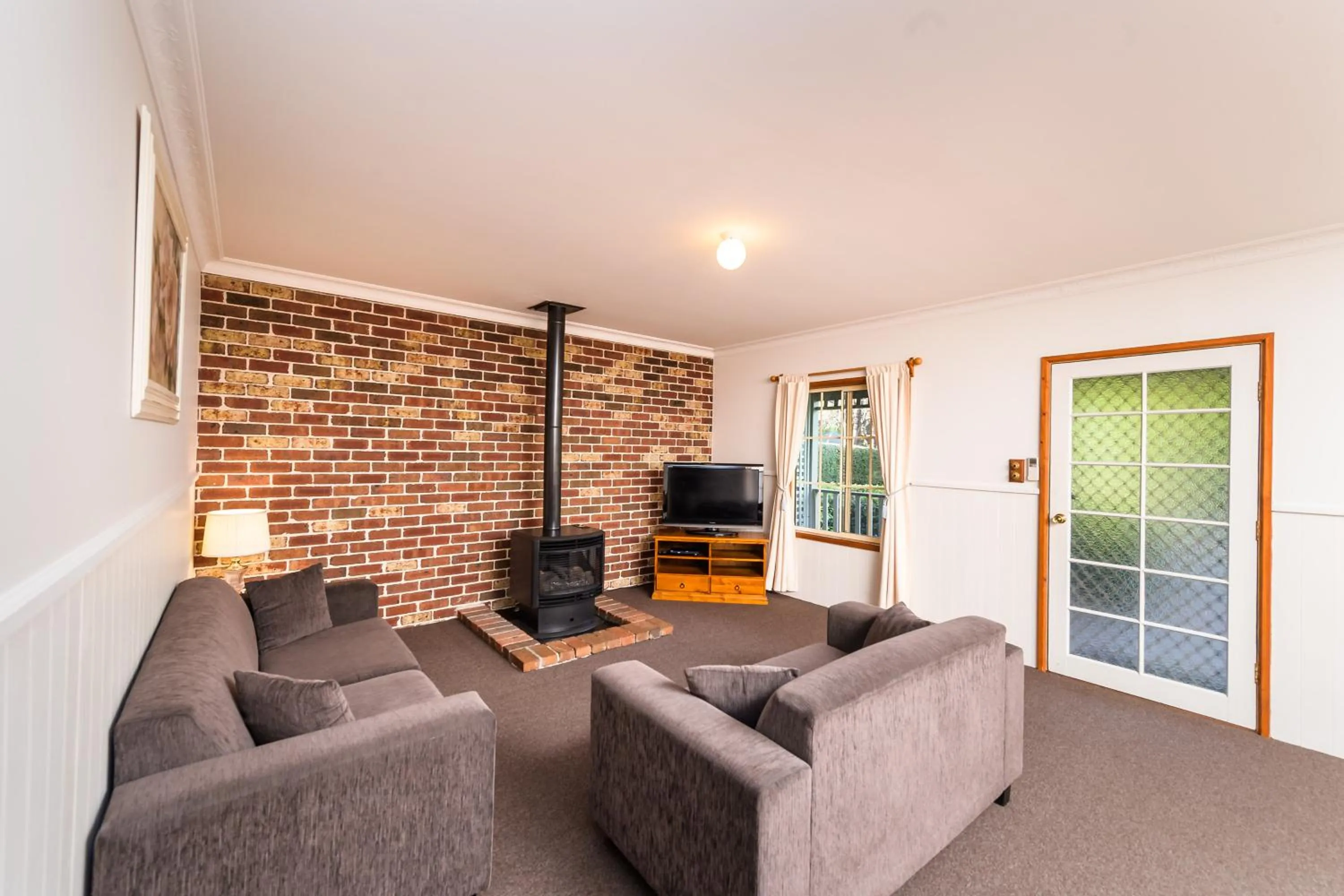 TV and multimedia in Federation Gardens & Possums Hideaway