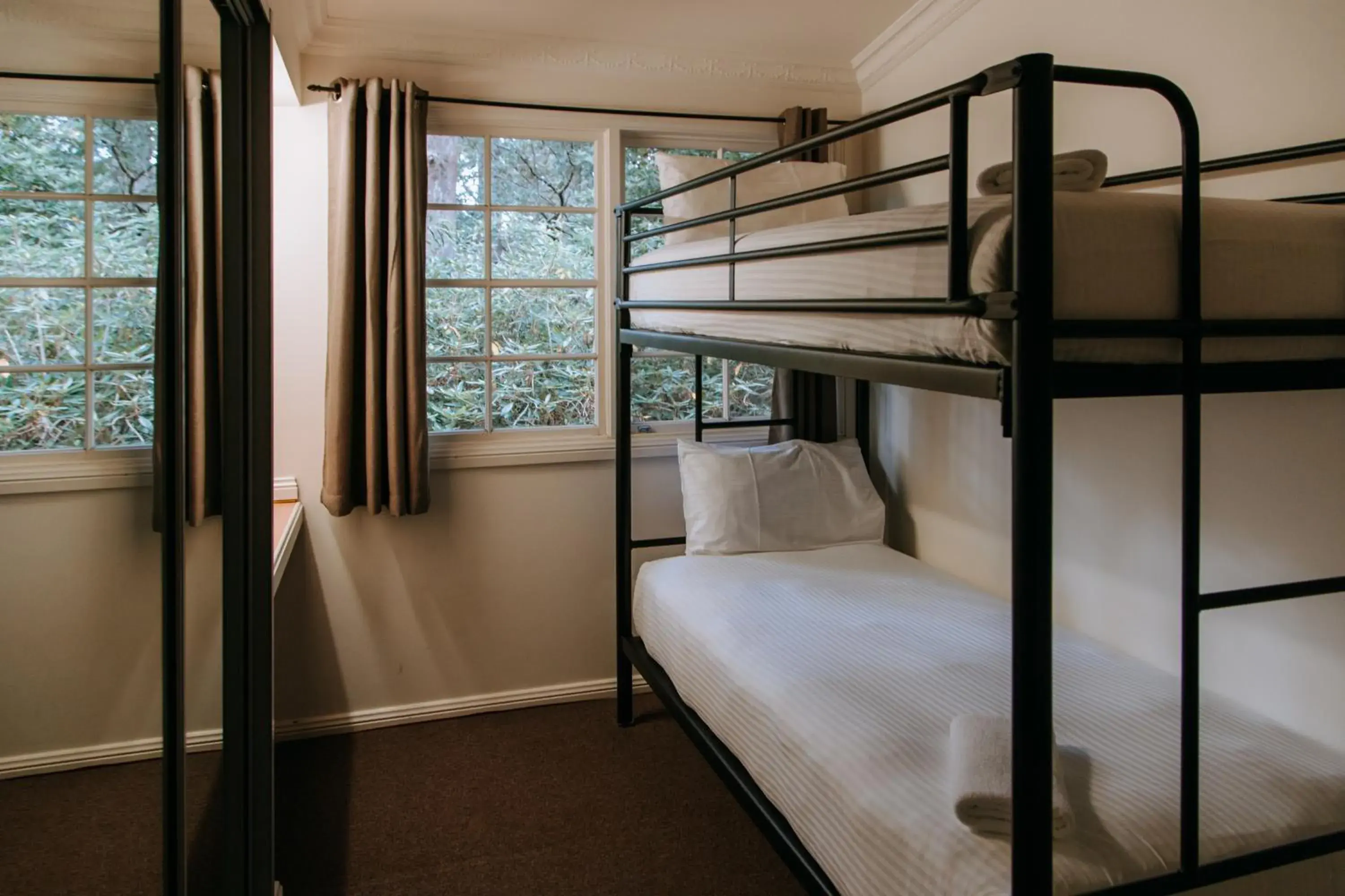 Photo of the whole room, Bed in Federation Gardens & Possums Hideaway Photo of the whole room, Bed in Federation Gardens & Possums Hideaway