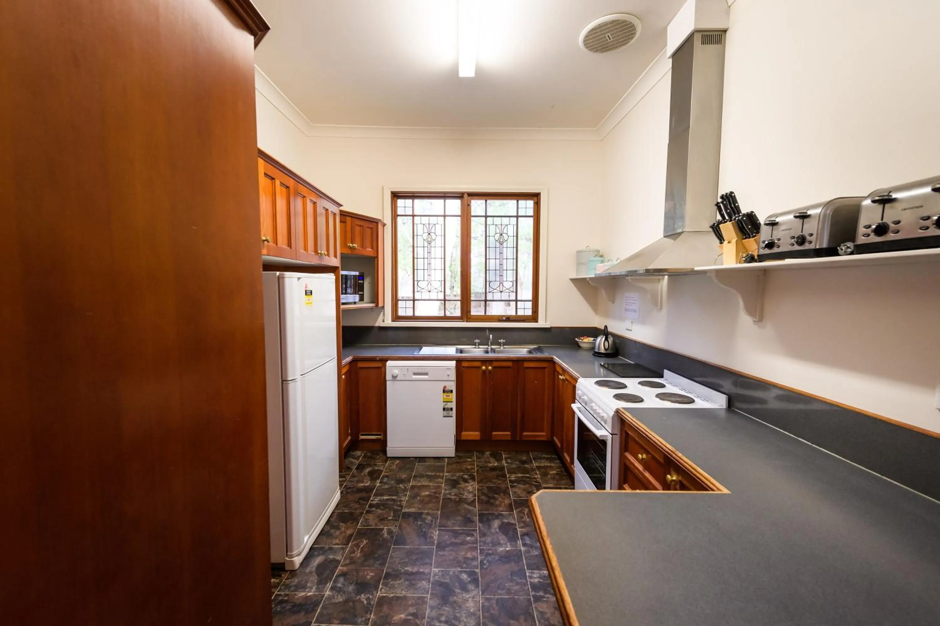 dishwasher in Federation Gardens & Possums Hideaway