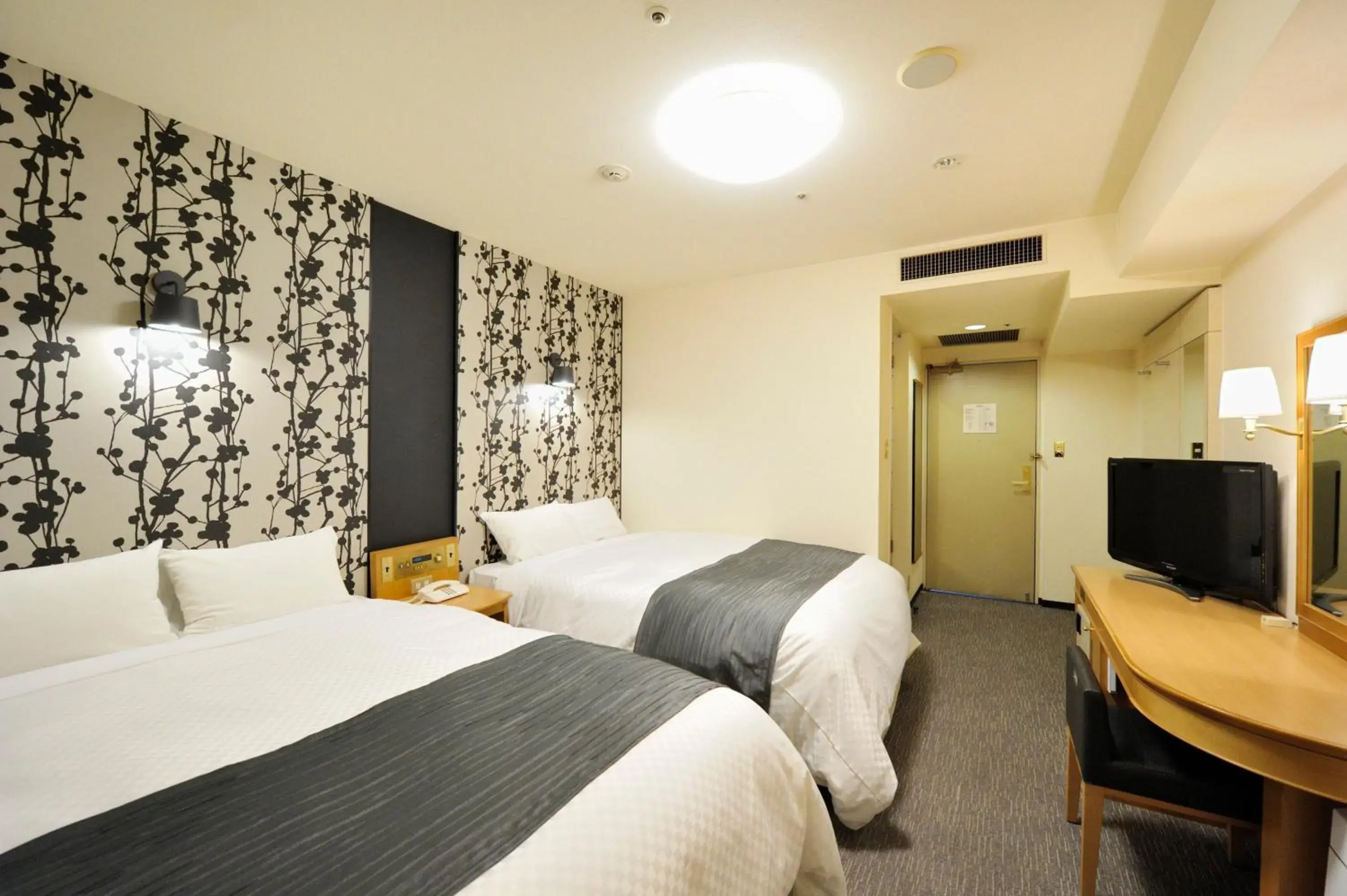 Photo of the whole room, Bed in Court Hotel Shin-Yokohama Photo of the whole room, Bed in Court Hotel Shin-Yokohama