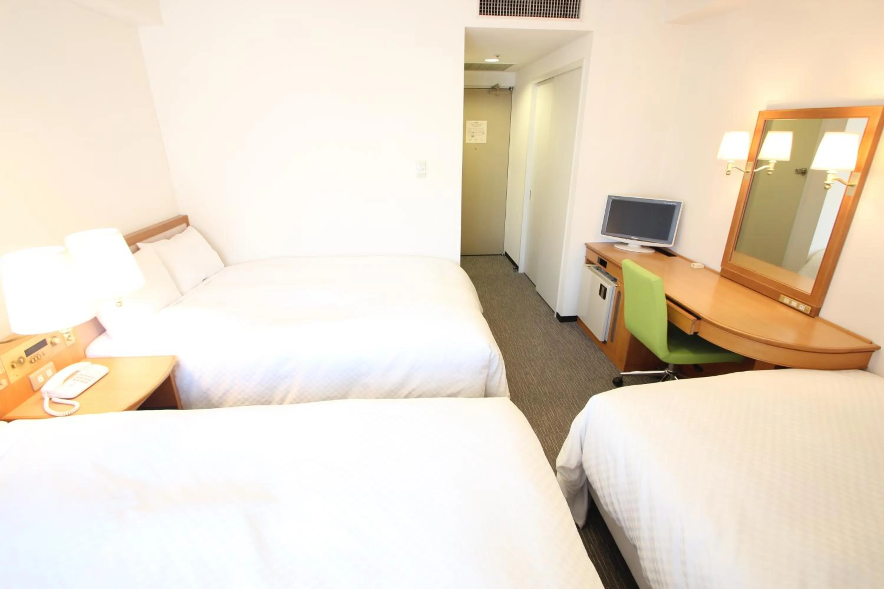 Photo of the whole room, Bed in Court Hotel Shin-Yokohama