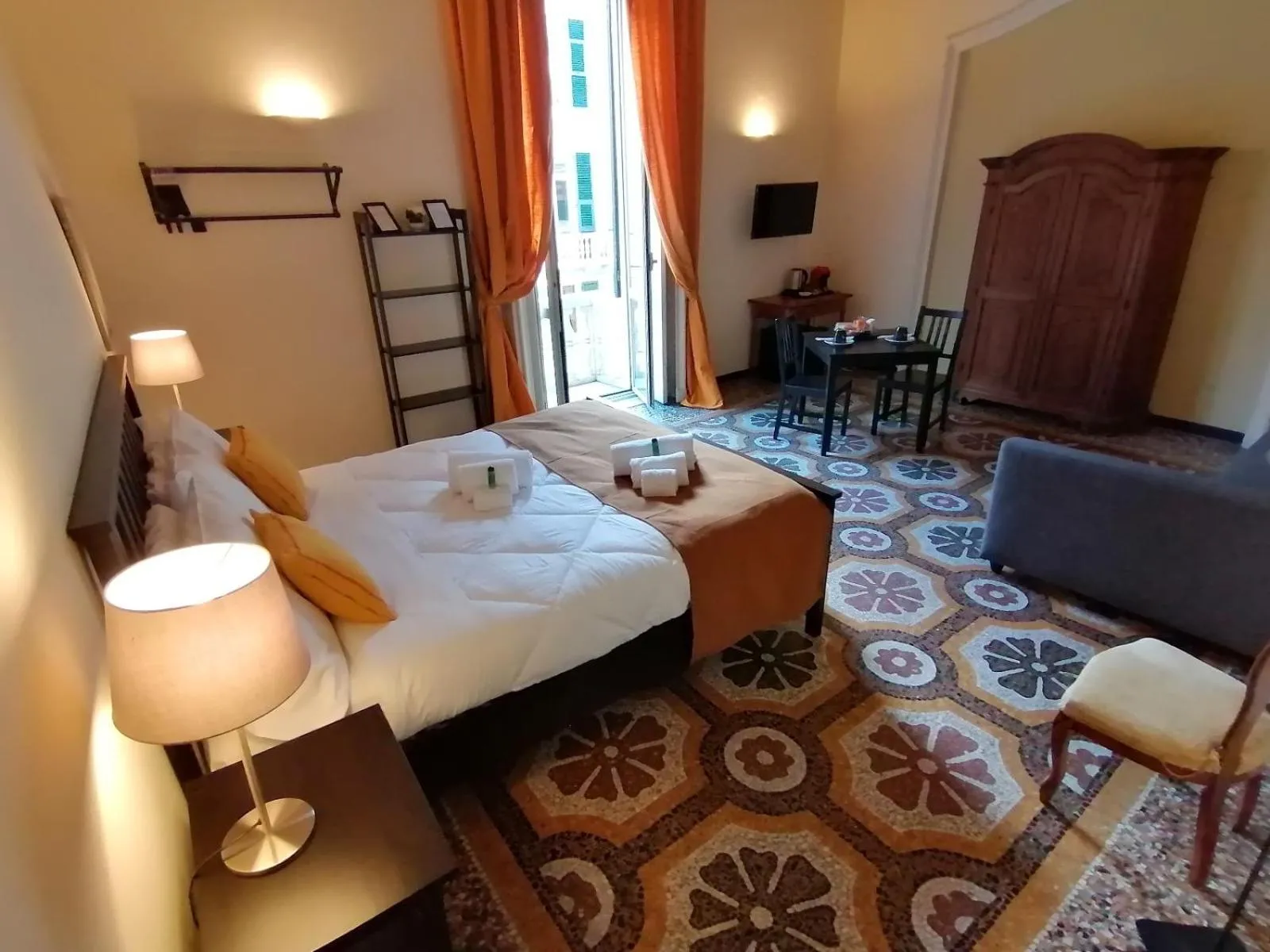 Quadruple Room with Shared Bathroom in B&B Genova Centro