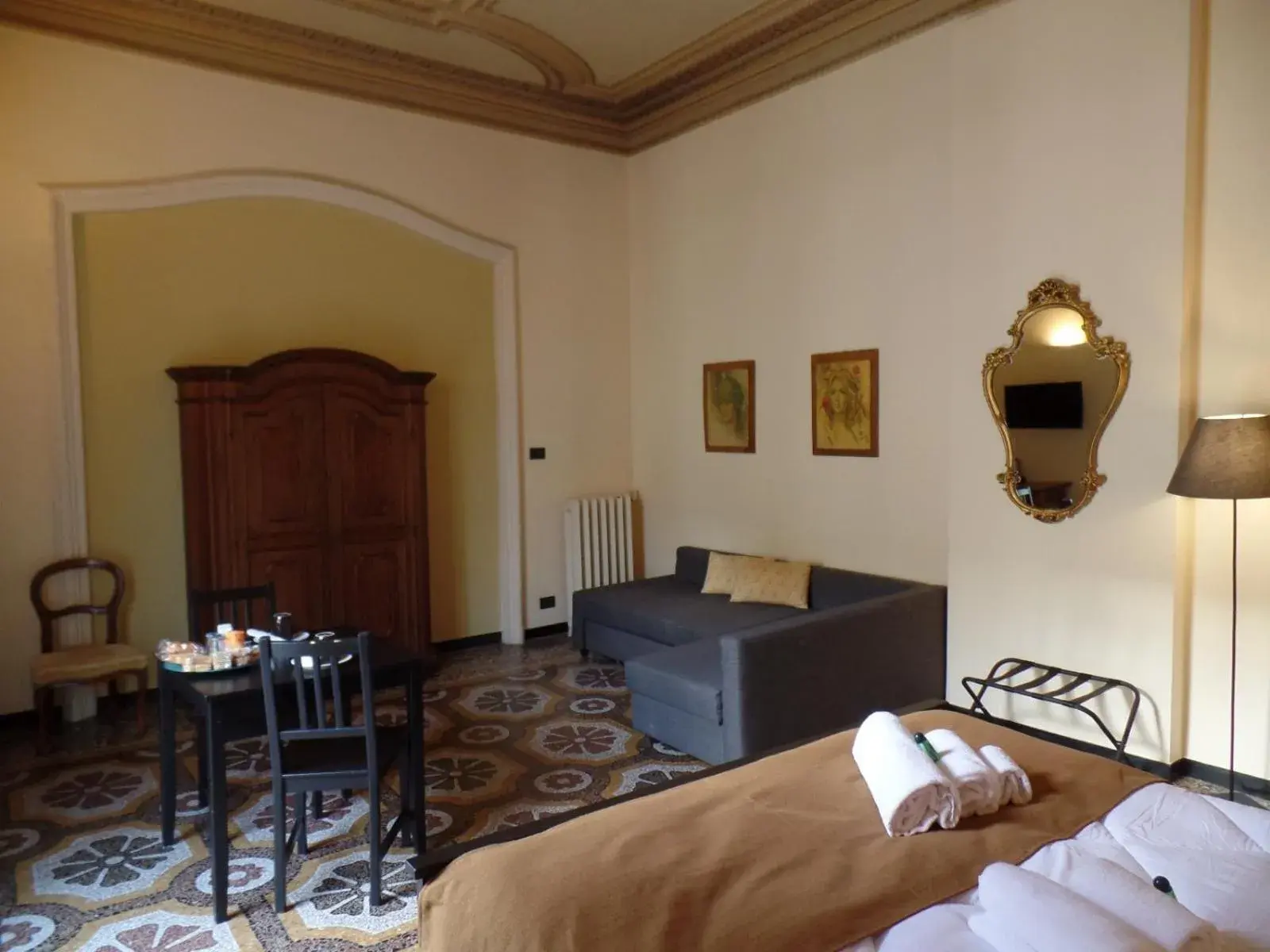 Quadruple Room with Shared Bathroom in B&B Genova Centro Quadruple Room with Shared Bathroom in B&B Genova Centro