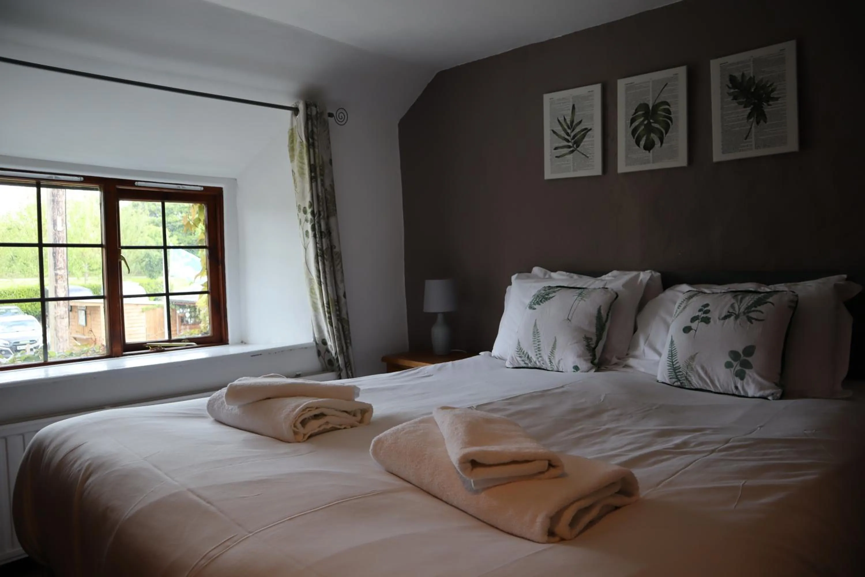 Photo of the whole room, Bed in The White Horse Inn