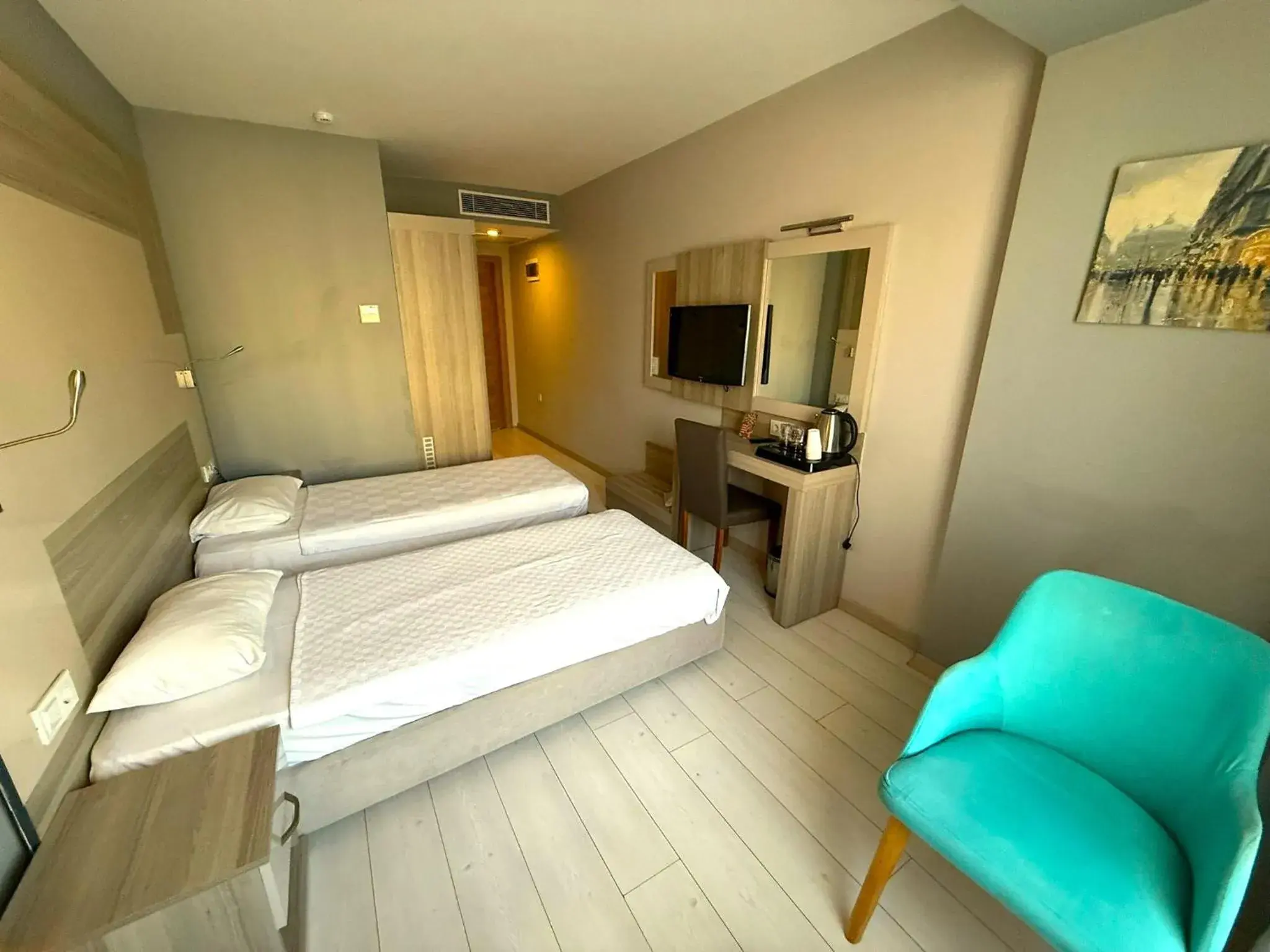 Photo of the whole room in On Hotel Photo of the whole room in On Hotel