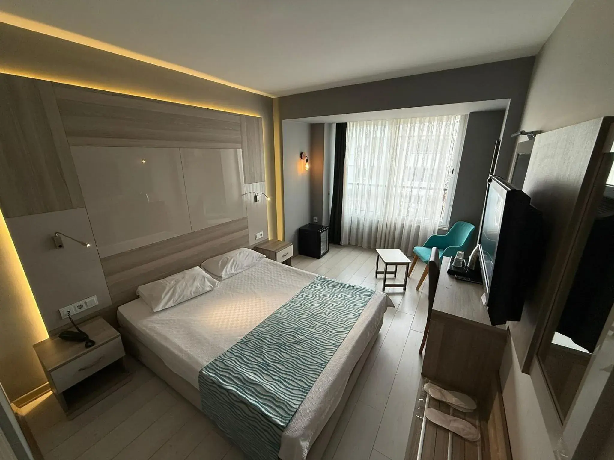 Photo of the whole room, Bed in On Hotel Photo of the whole room, Bed in On Hotel