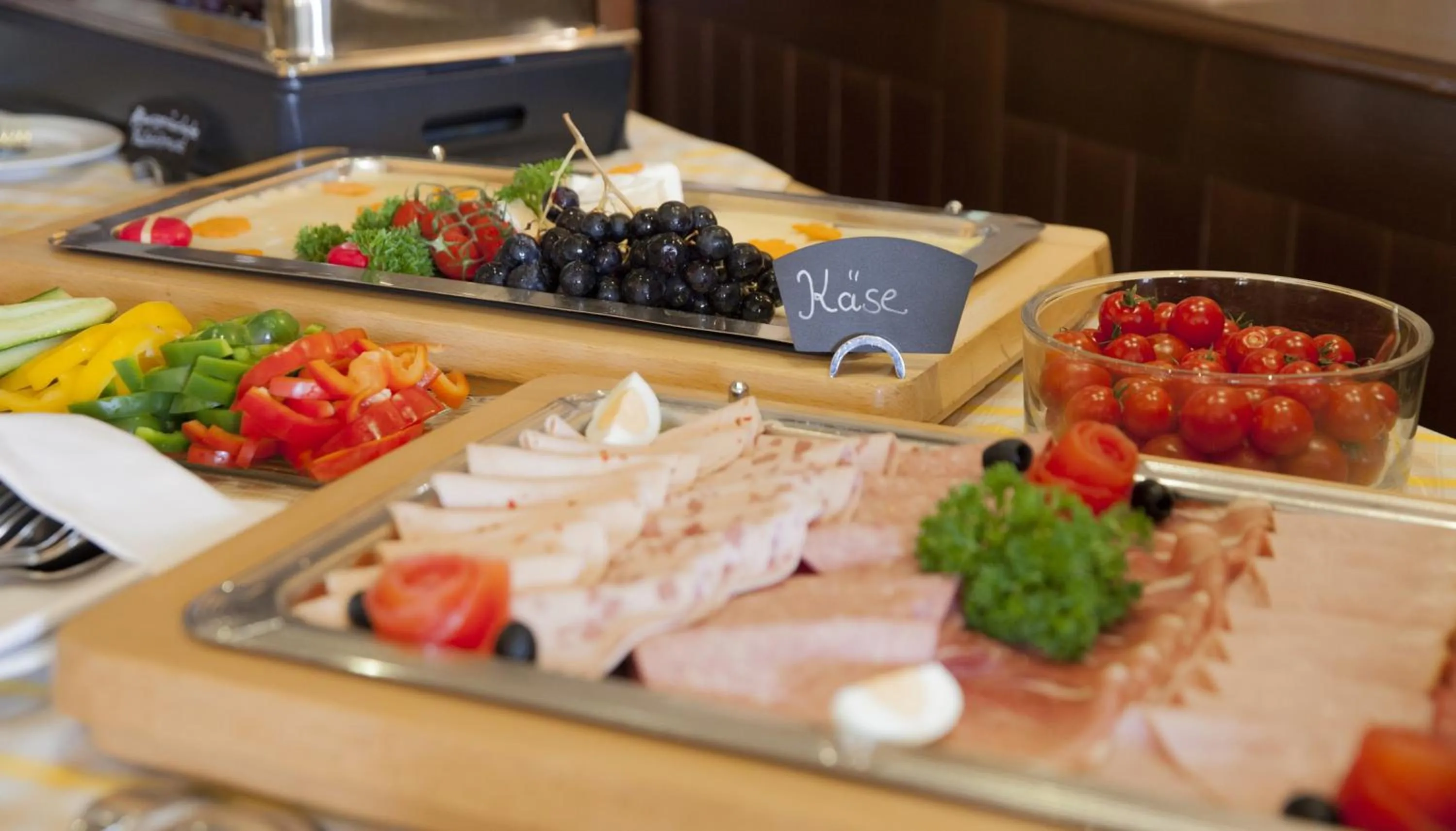 Buffet breakfast in Stadt-gut-Hotel Gasthof Goldener Adler