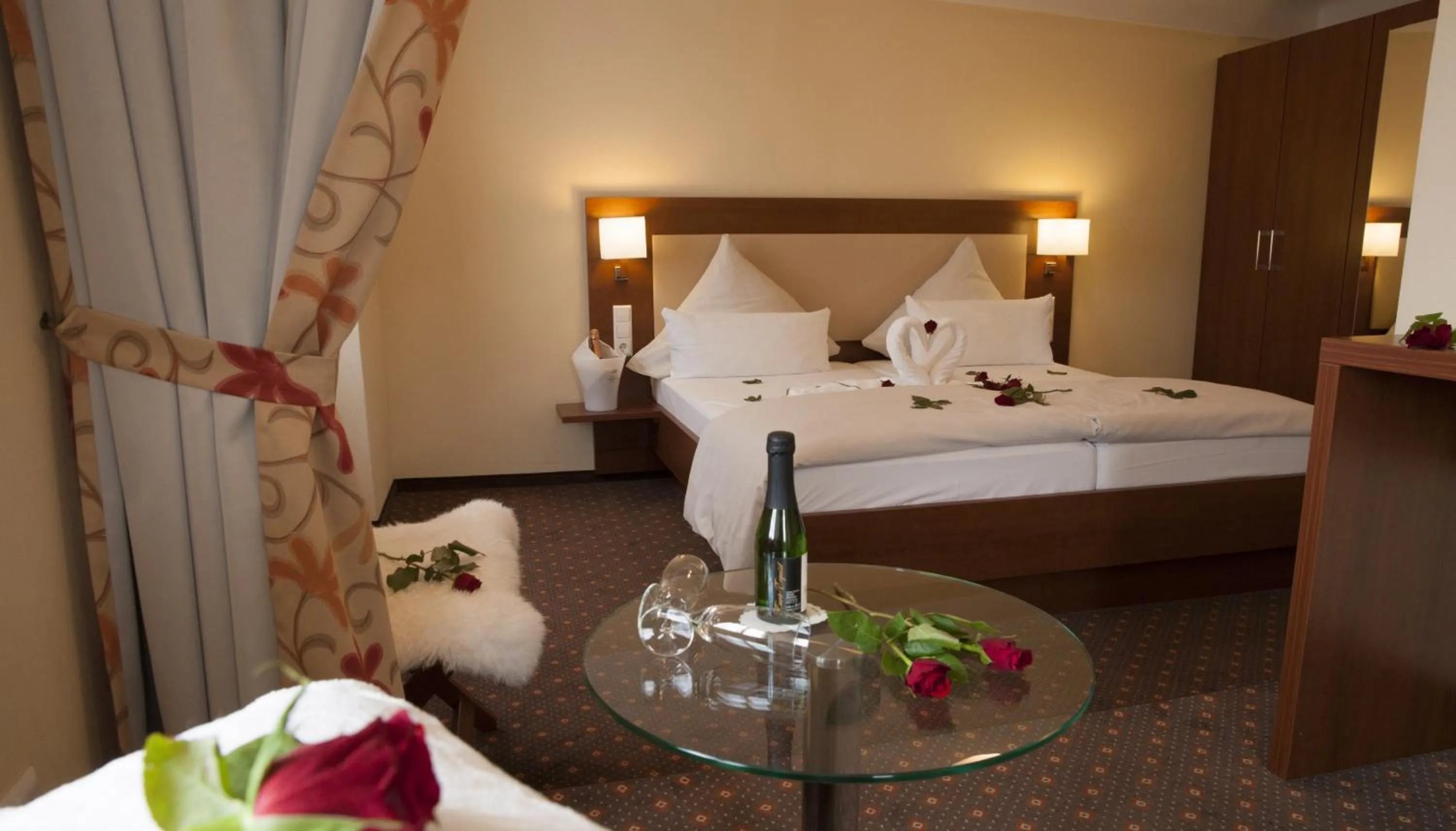 Decorative detail, Bed in Stadt-gut-Hotel Gasthof Goldener Adler