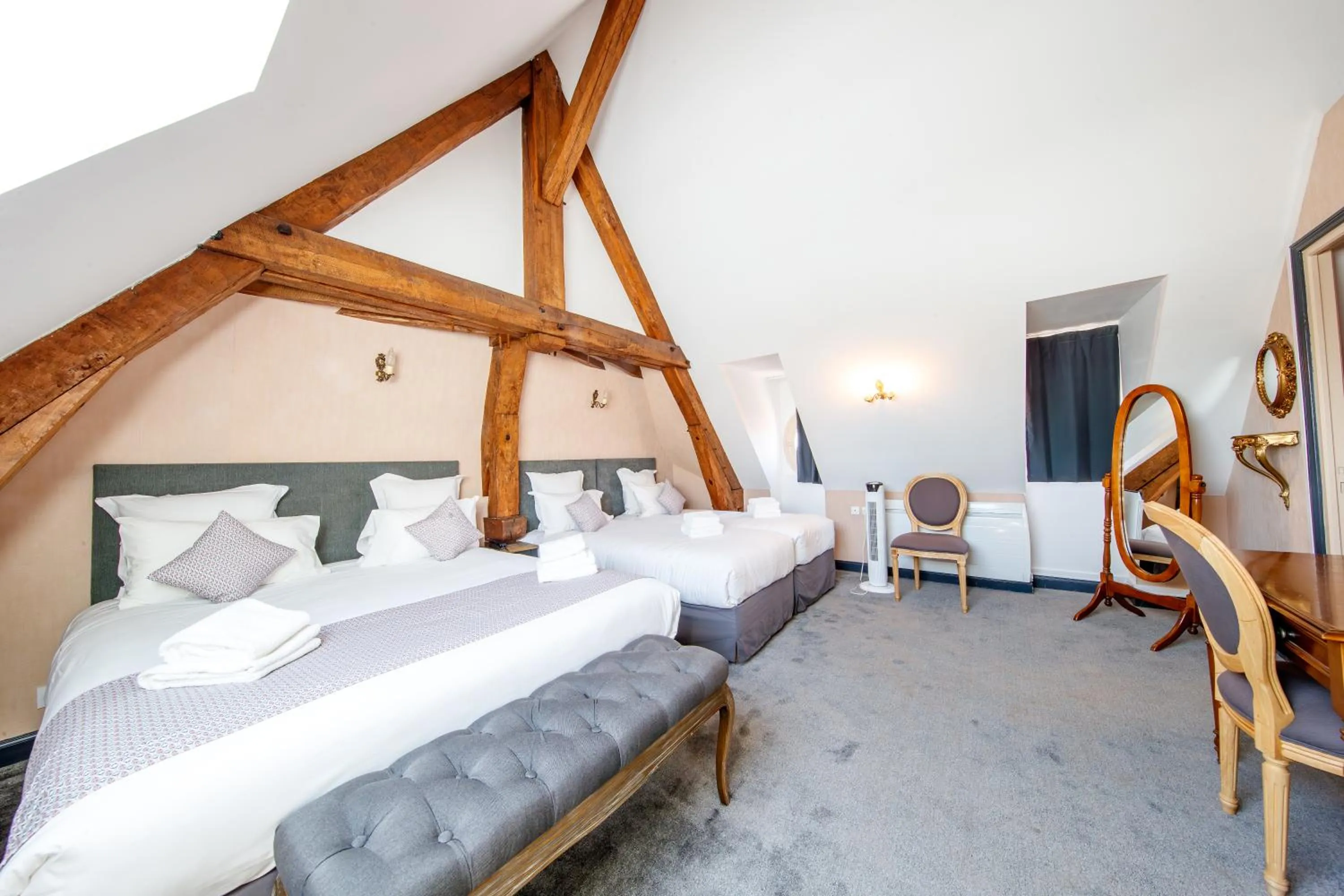 Bed in Domaine de Presle Saumur, The Originals Relais