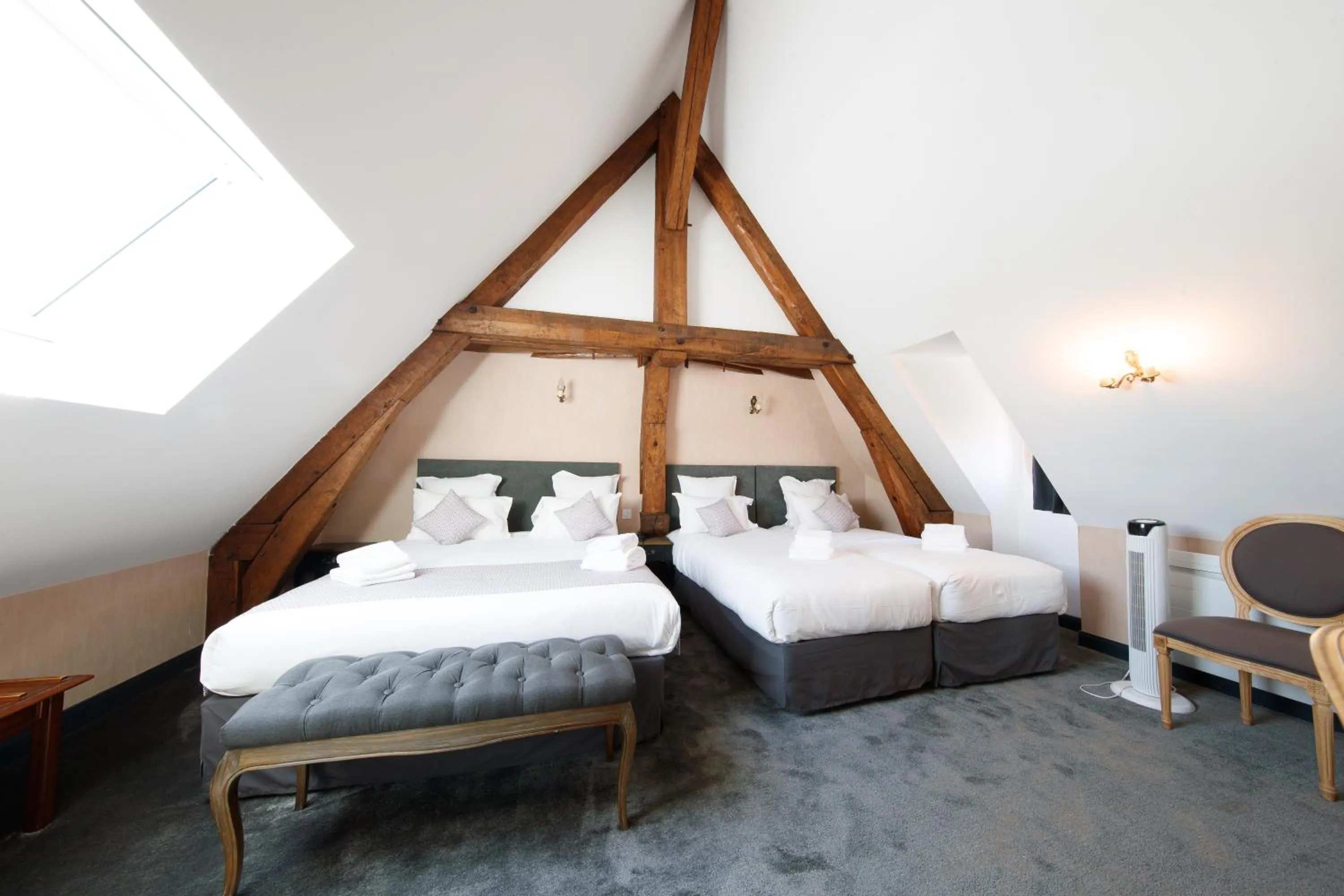 Bed in Domaine de Presle Saumur, The Originals Relais