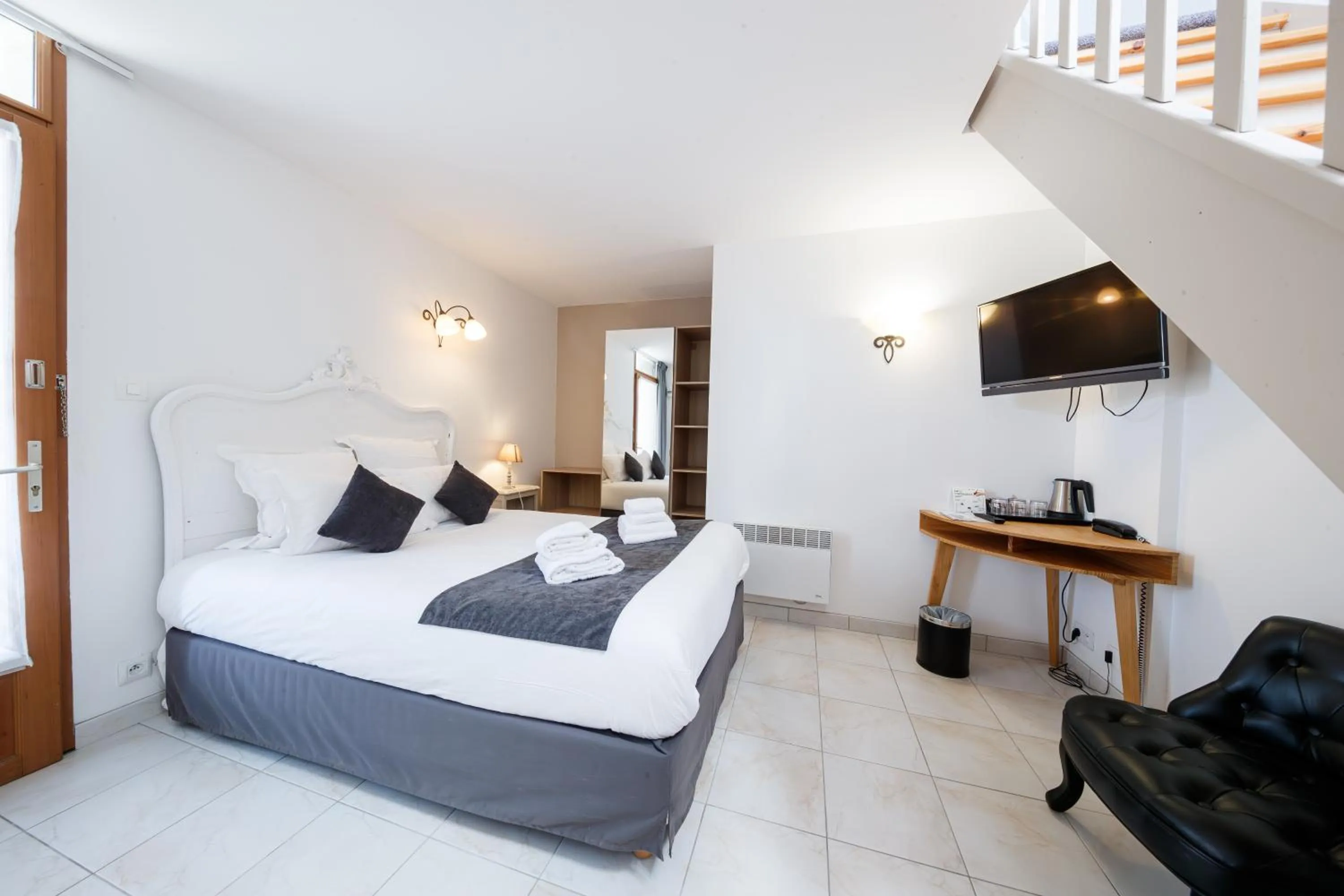 Bed in Domaine de Presle Saumur, The Originals Relais