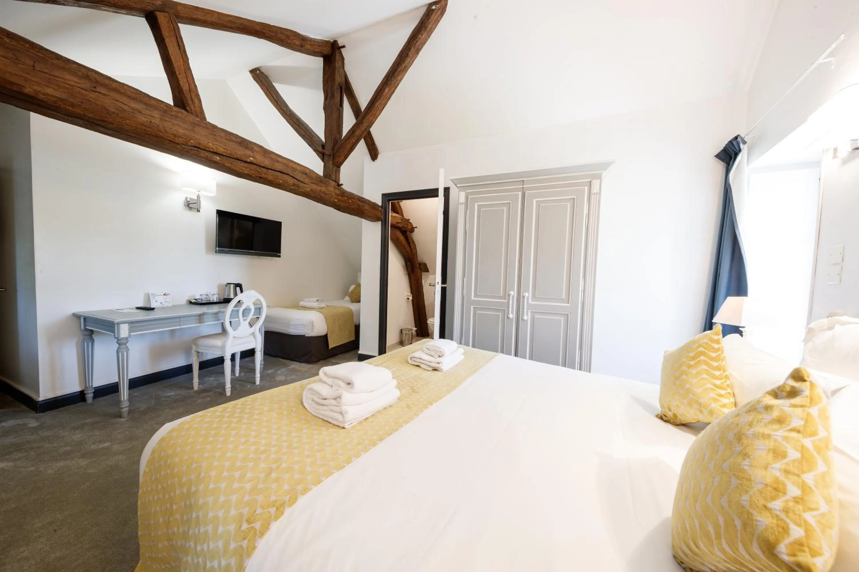 Bed in Domaine de Presle Saumur, The Originals Relais
