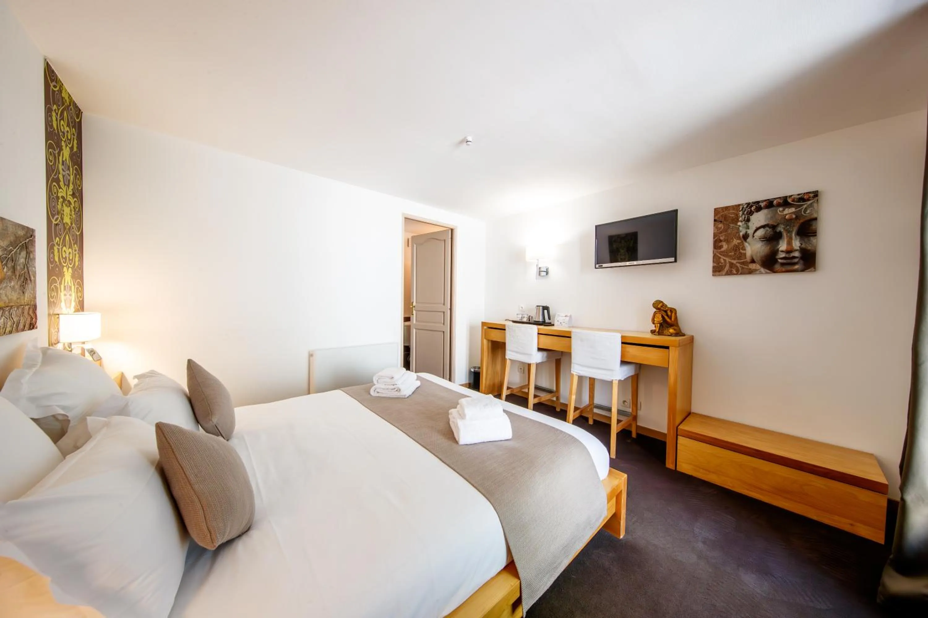 Bed in Domaine de Presle Saumur, The Originals Relais