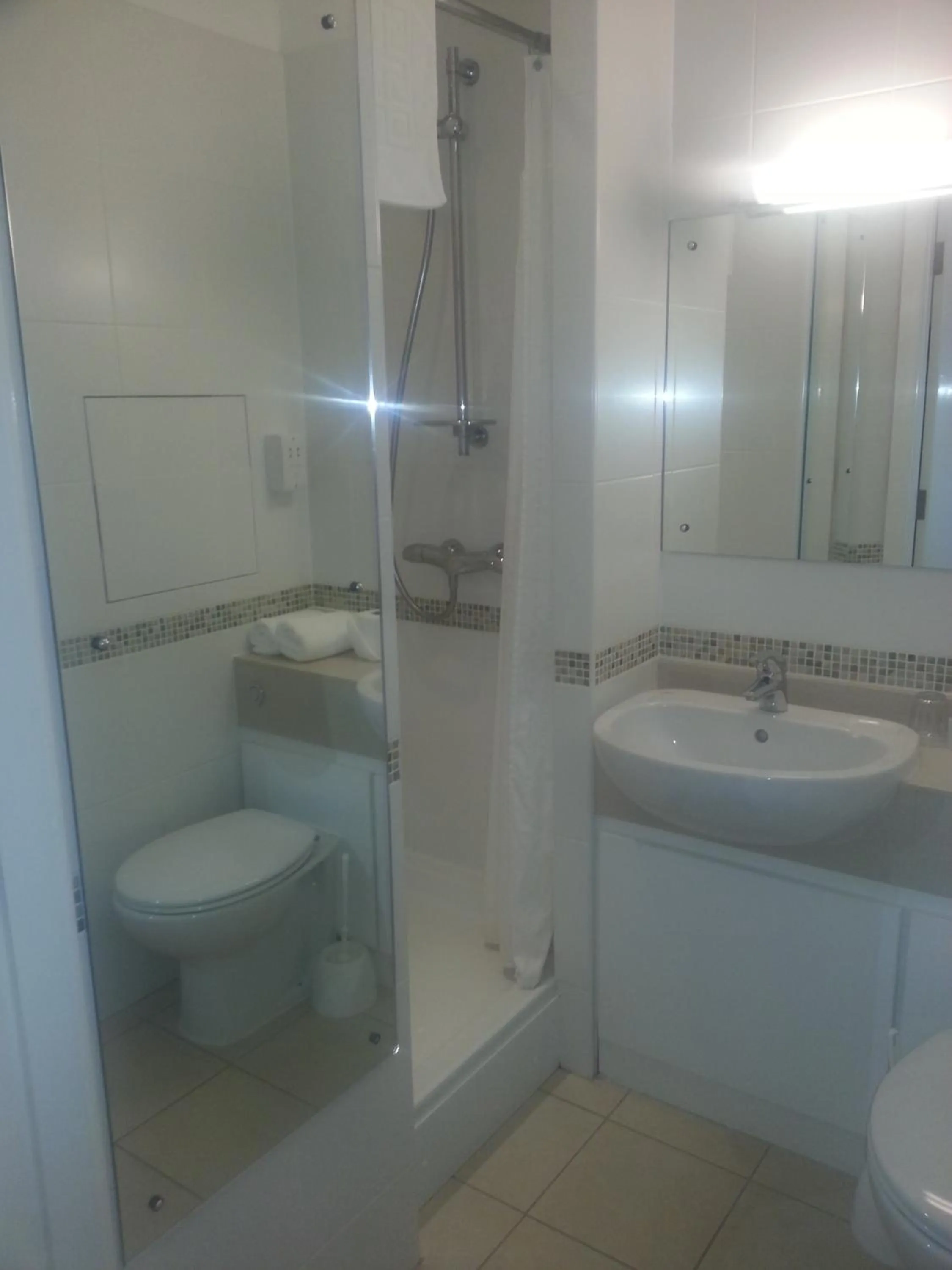 Bathroom in Sefton Express Hotel