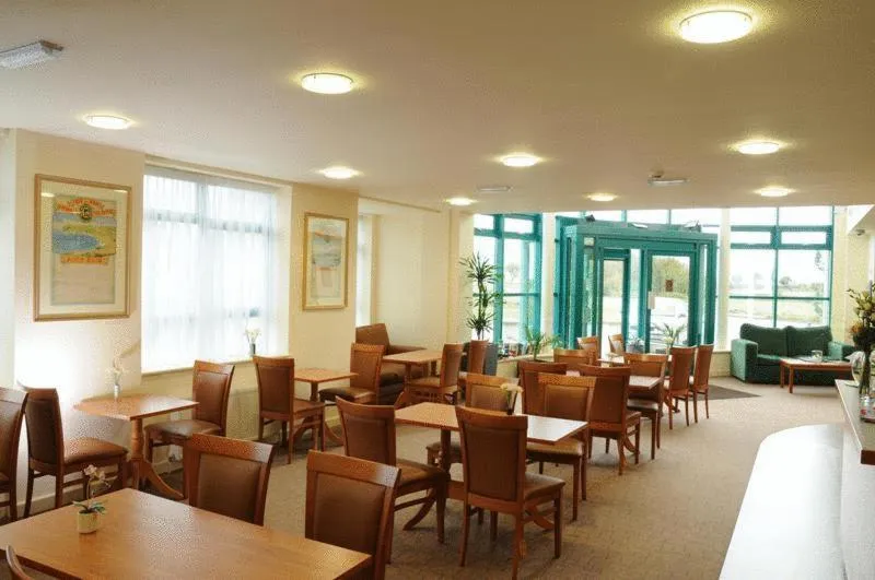 Restaurant/places to eat in Sefton Express Hotel