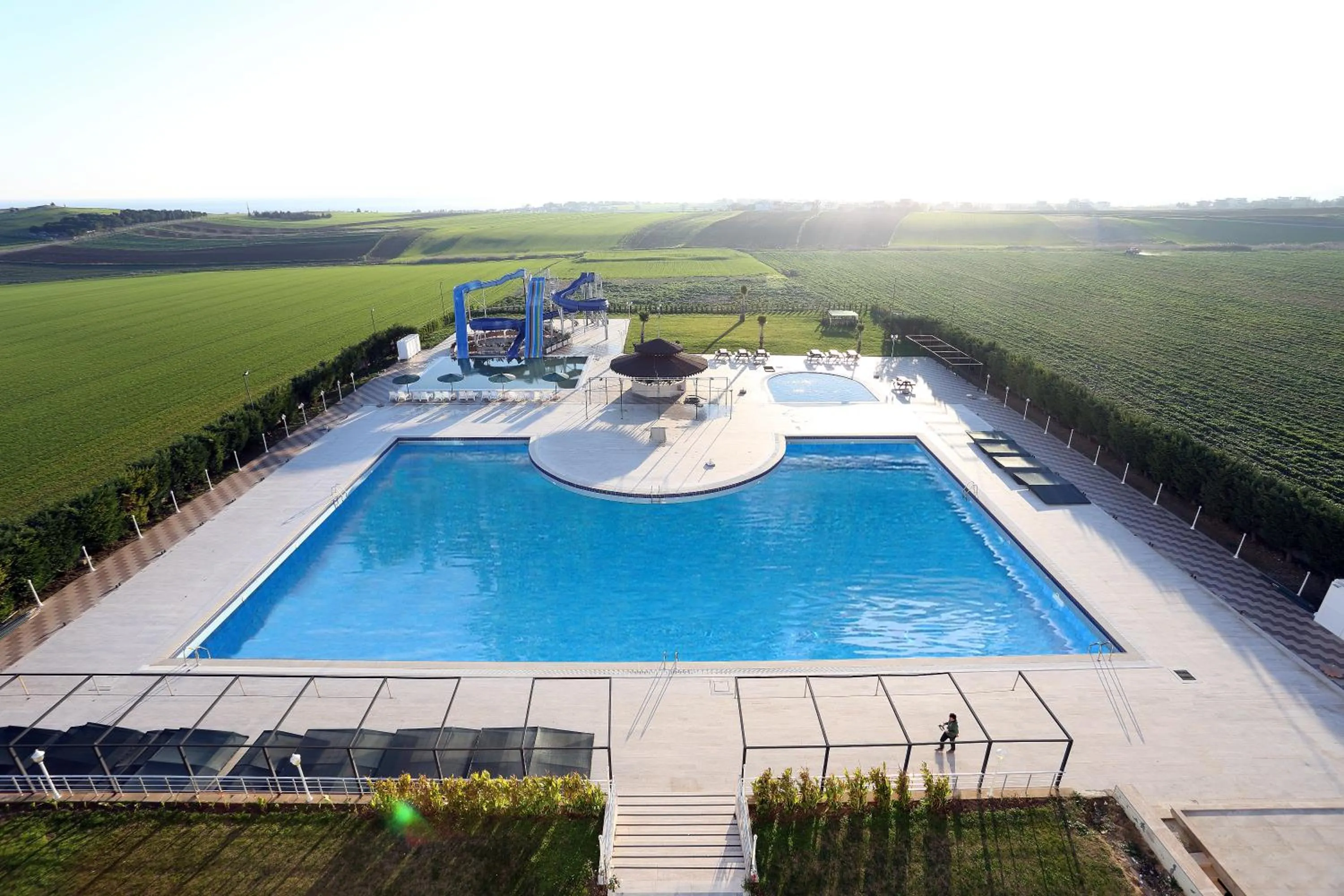 Swimming pool in Eser Diamond Hotel Spa & Convention Center İstanbul