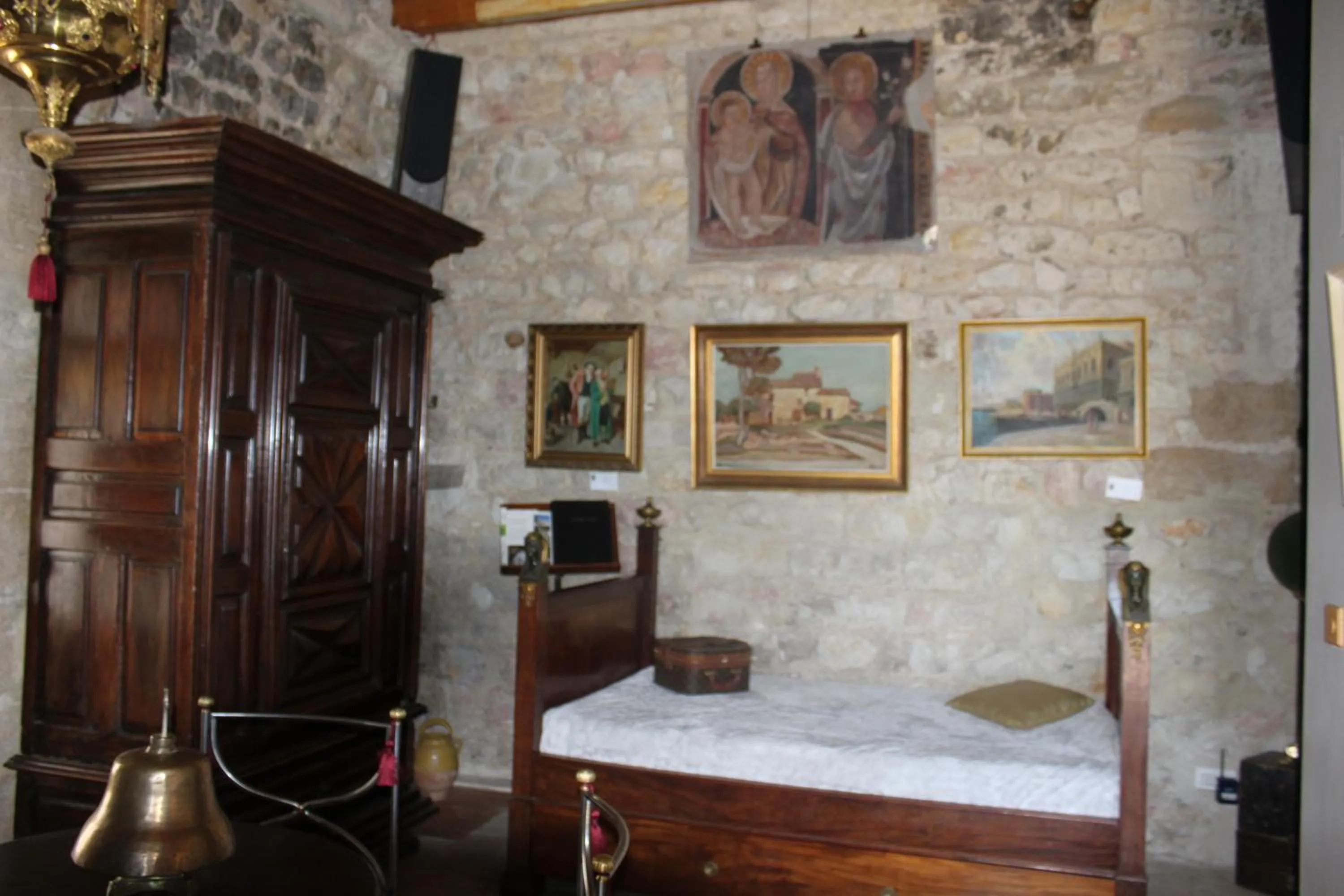 Photo of the whole room in Château de Vedène